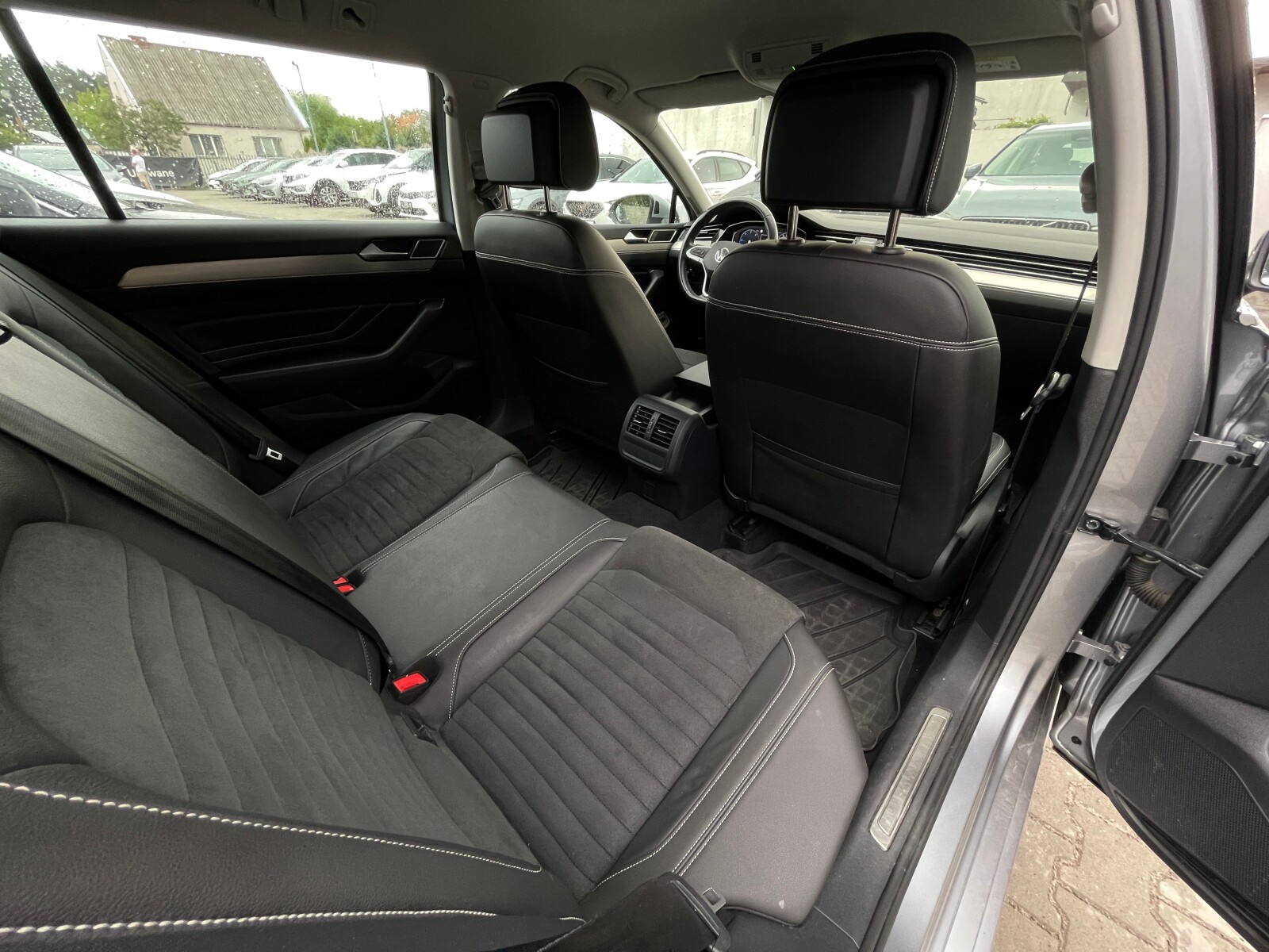 Volkswagen Passat Variant - zdjęcie 16