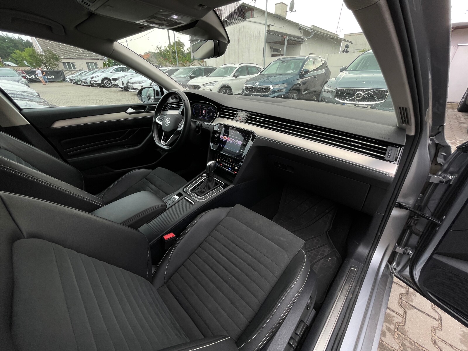 Volkswagen Passat Variant - zdjęcie 17