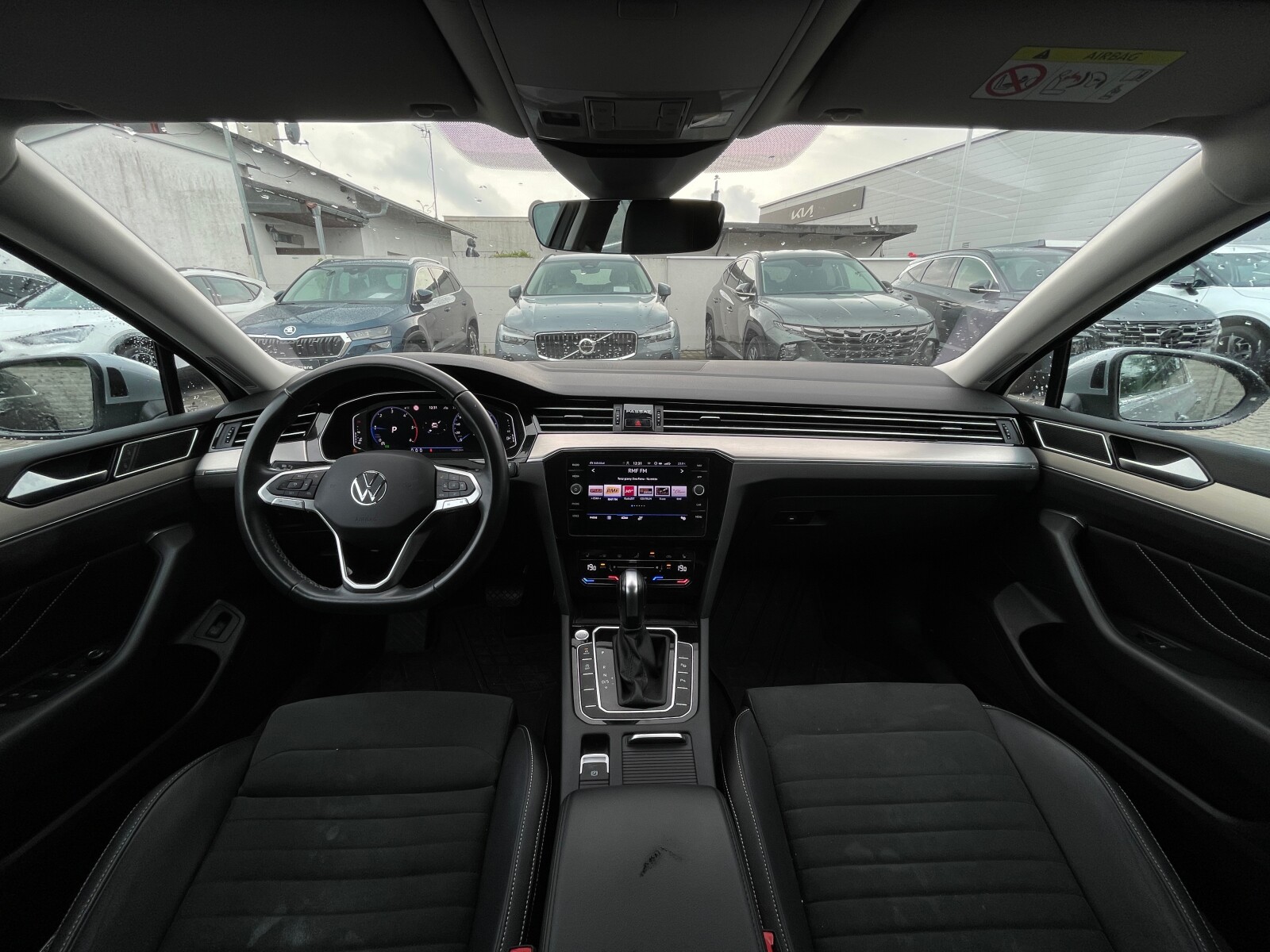 Volkswagen Passat Variant - zdjęcie 19