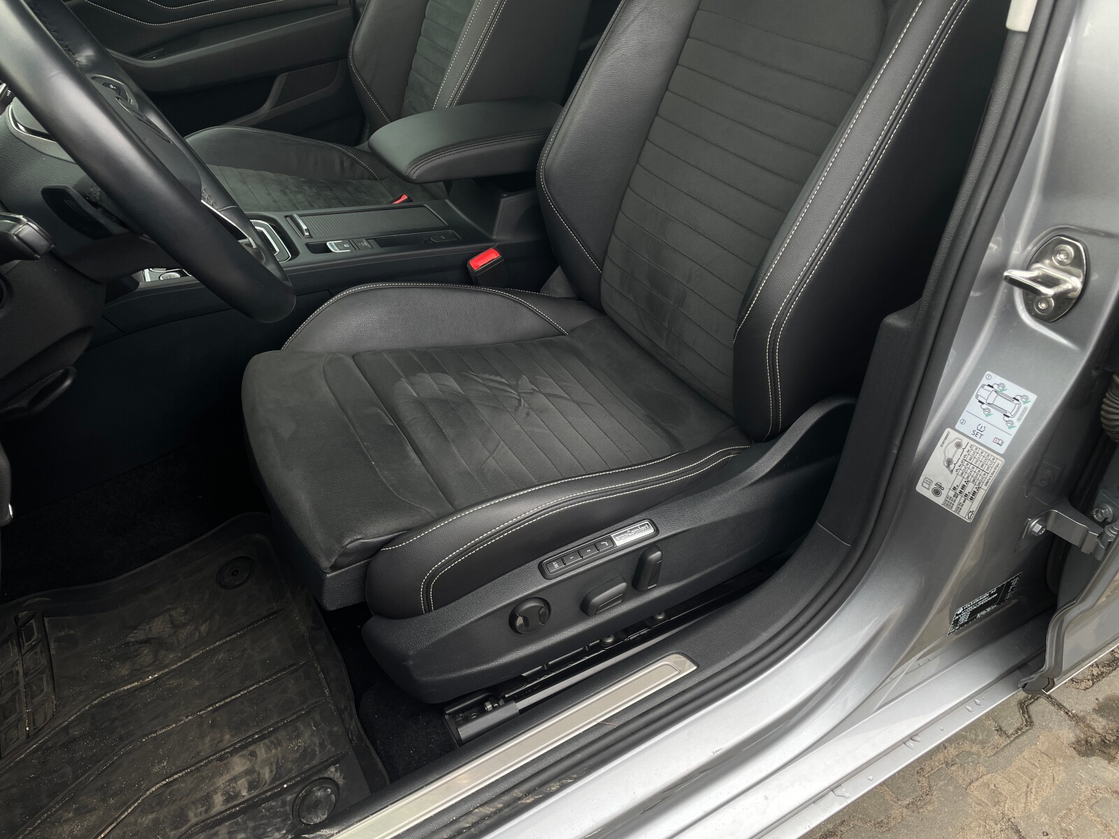 Volkswagen Passat Variant - zdjęcie 10