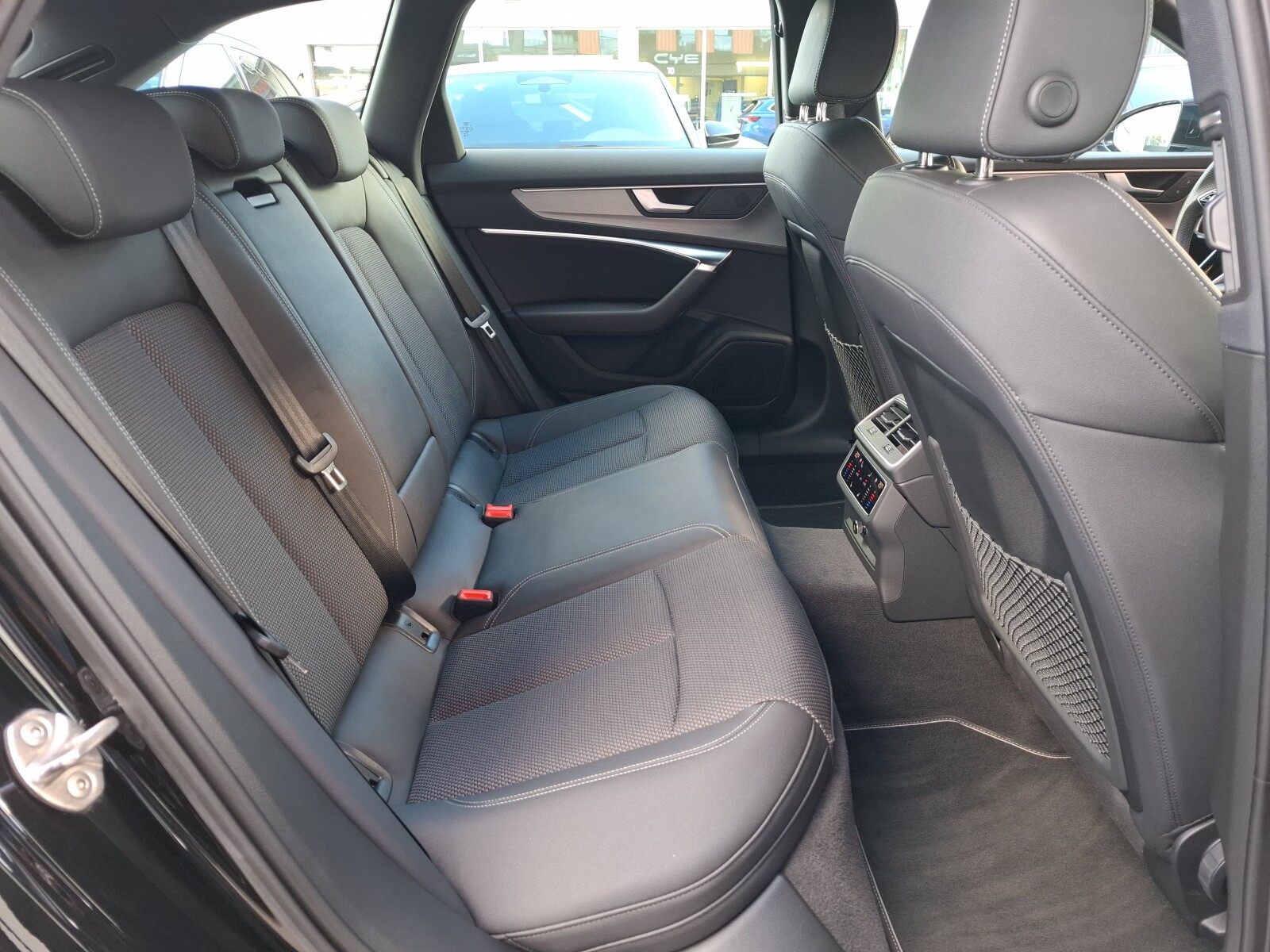 Audi A6 Avant - zdjęcie 11