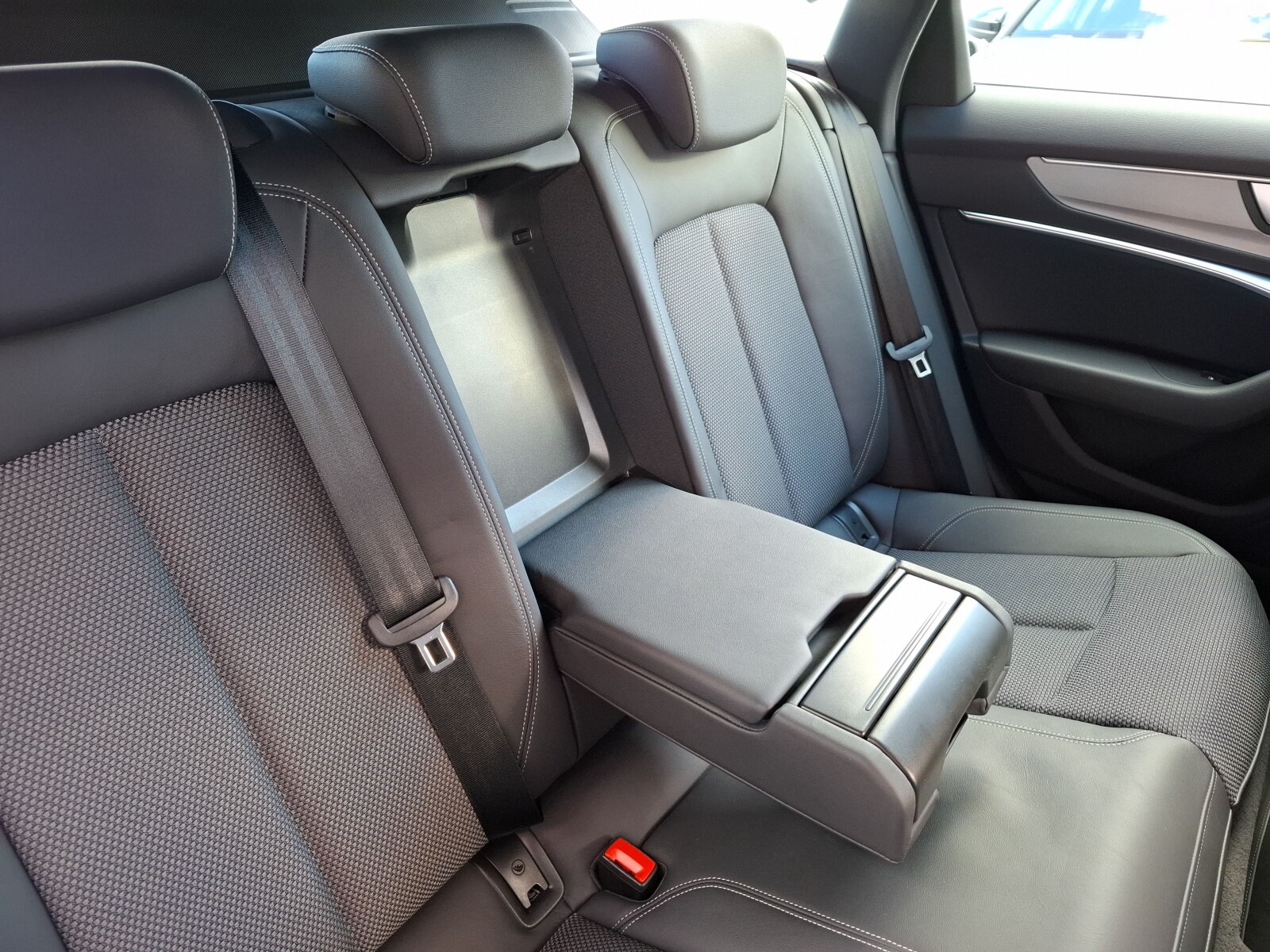 Audi A6 Avant - zdjęcie 21