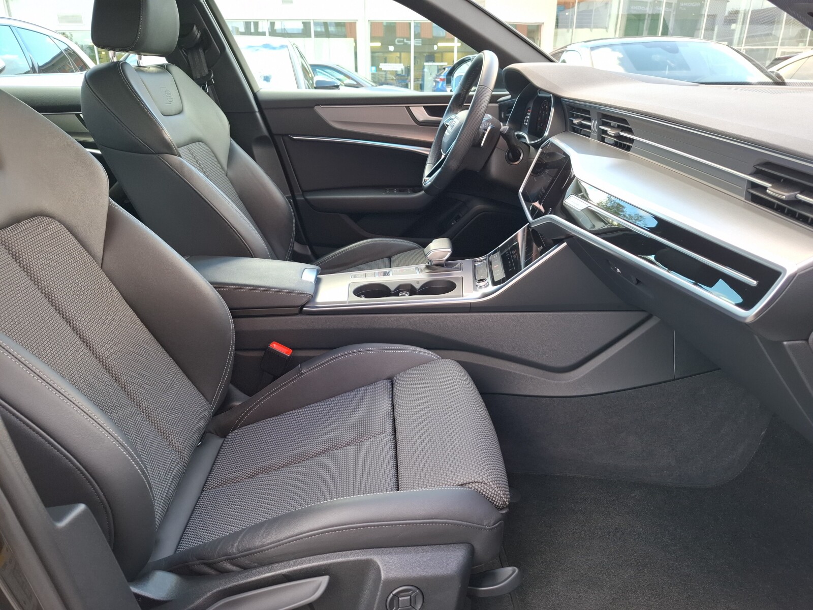 Audi A6 Avant - zdjęcie 18