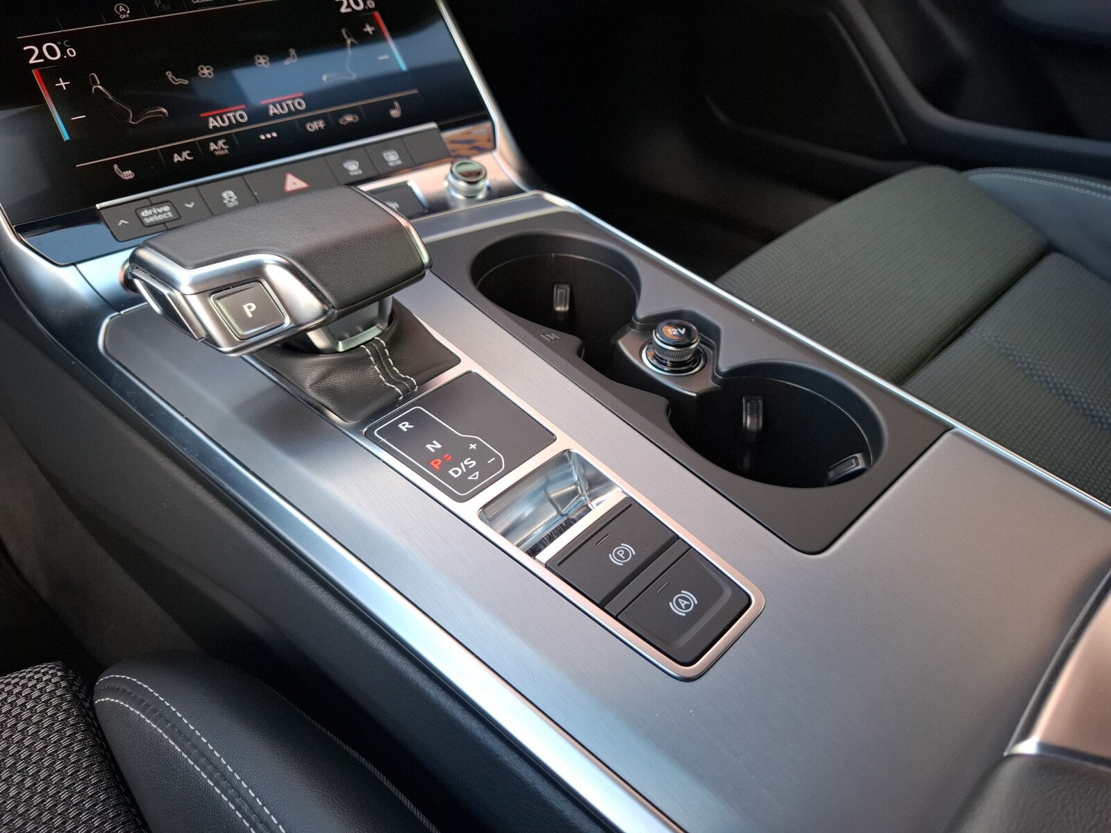 Audi A6 Avant - zdjęcie 14