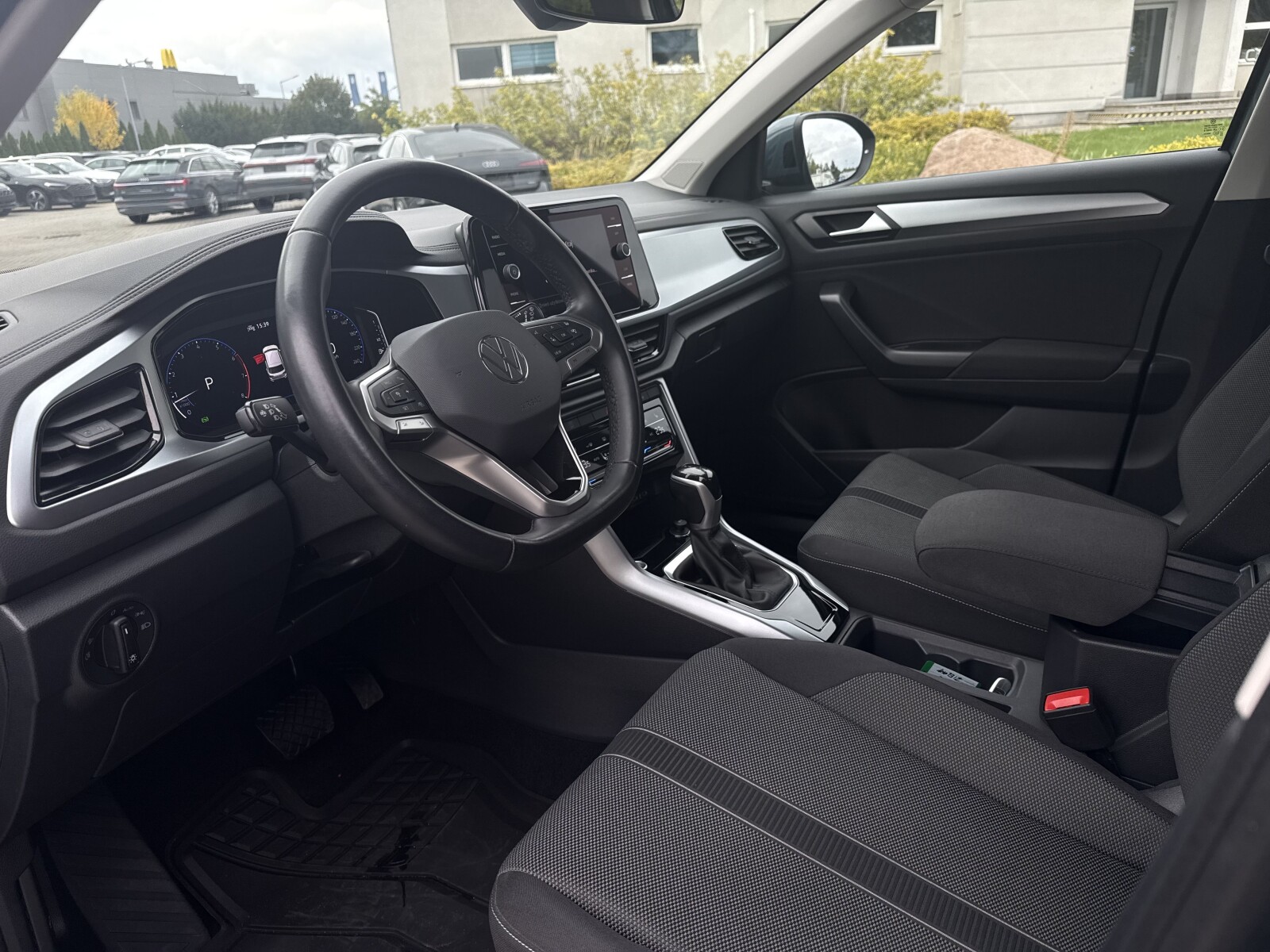Volkswagen T-Roc - zdjęcie 12