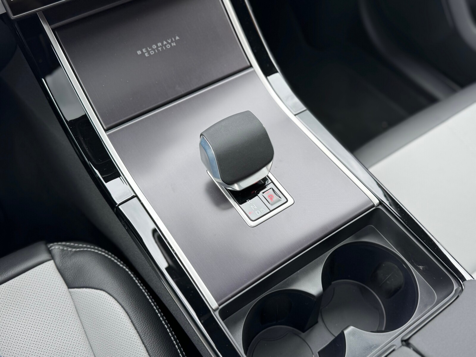 Land Rover Range Rover Velar - zdjęcie 14