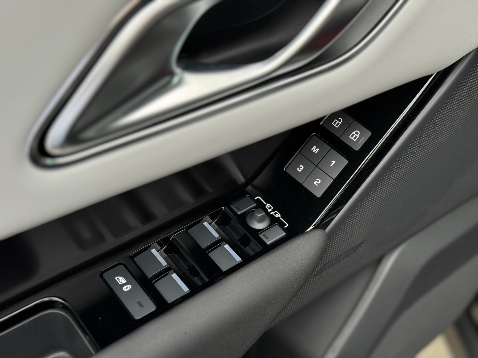 Land Rover Range Rover Velar - zdjęcie 5