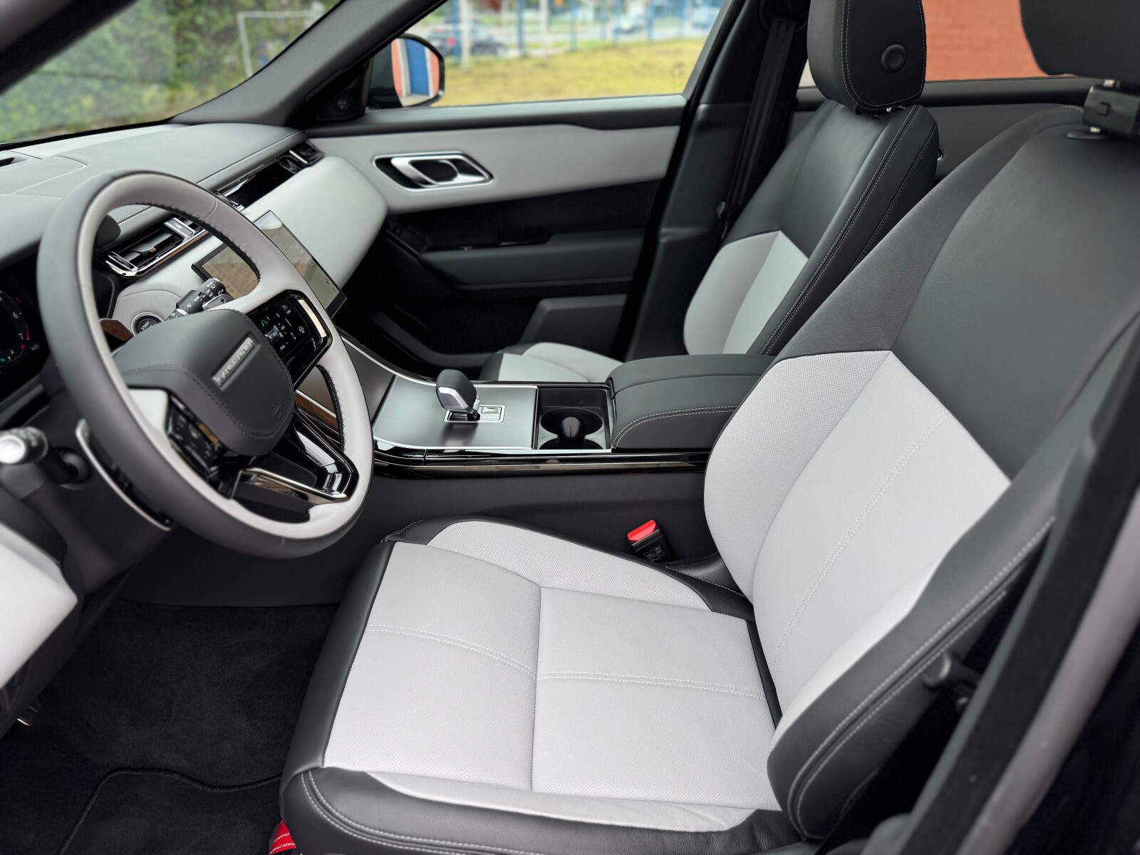 Land Rover Range Rover Velar - zdjęcie 8