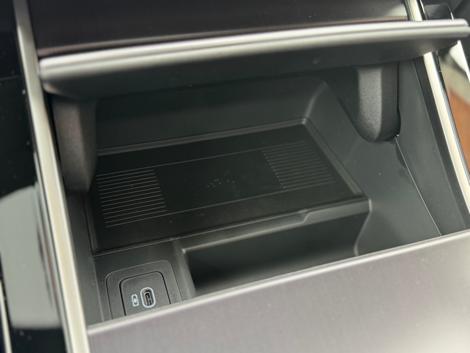 Land Rover Range Rover Velar - zdjęcie 15