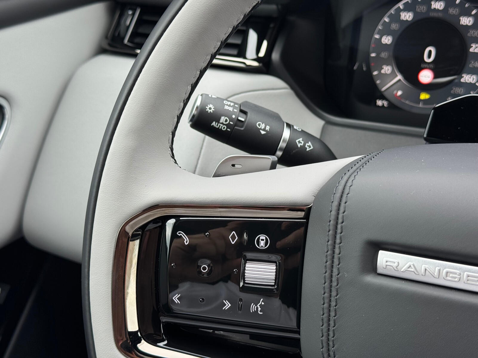 Land Rover Range Rover Velar - zdjęcie 10