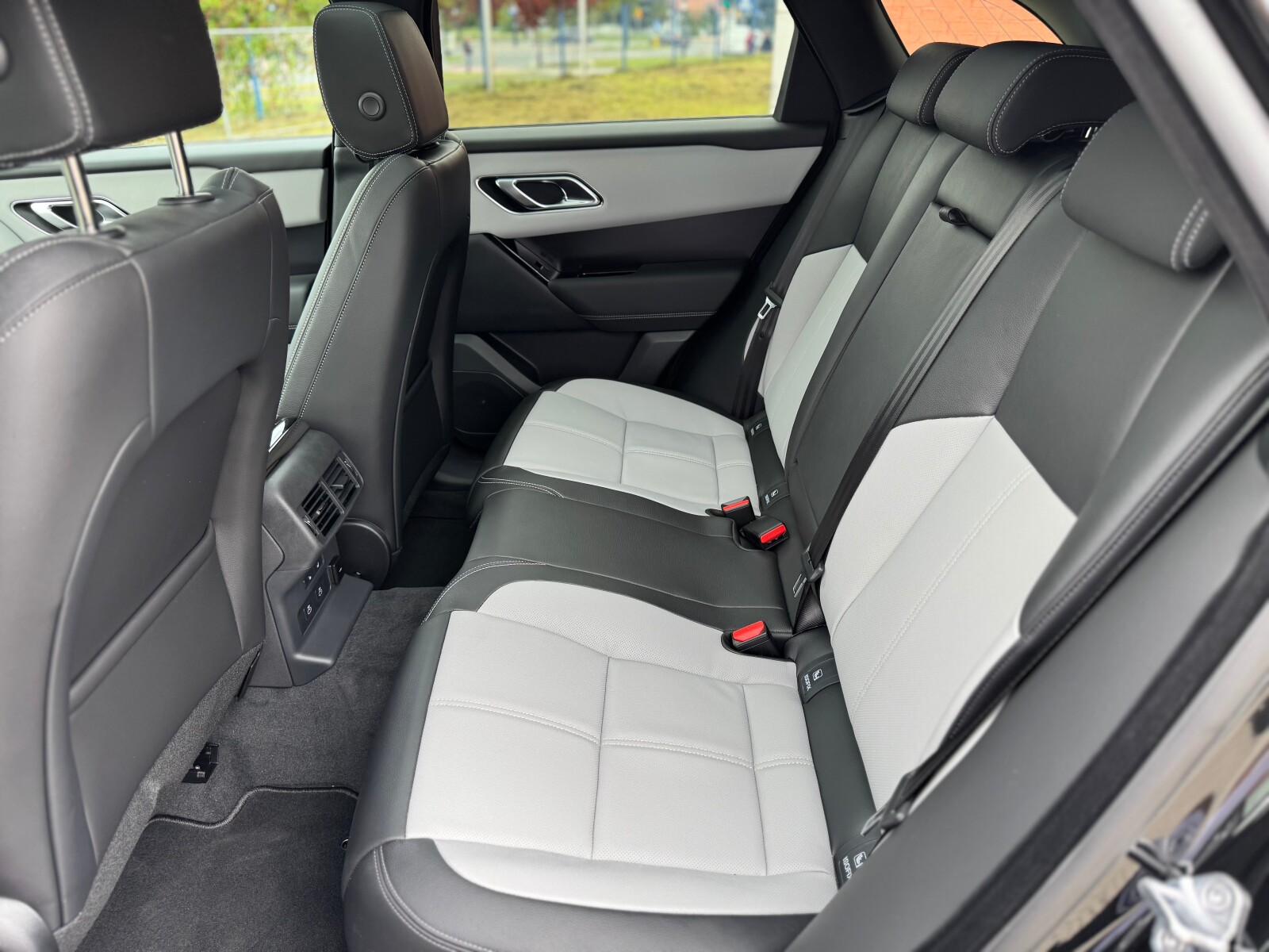 Land Rover Range Rover Velar - zdjęcie 25