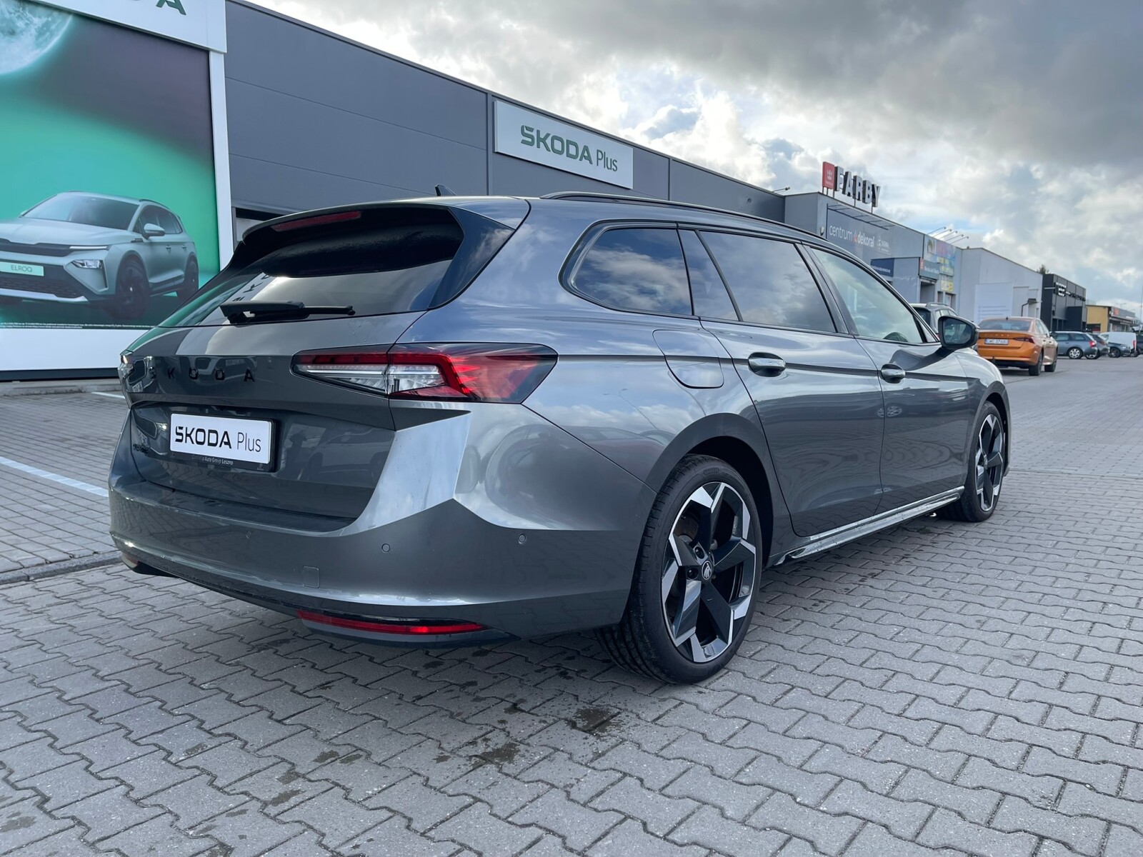 Škoda Superb Combi - zdjęcie 4