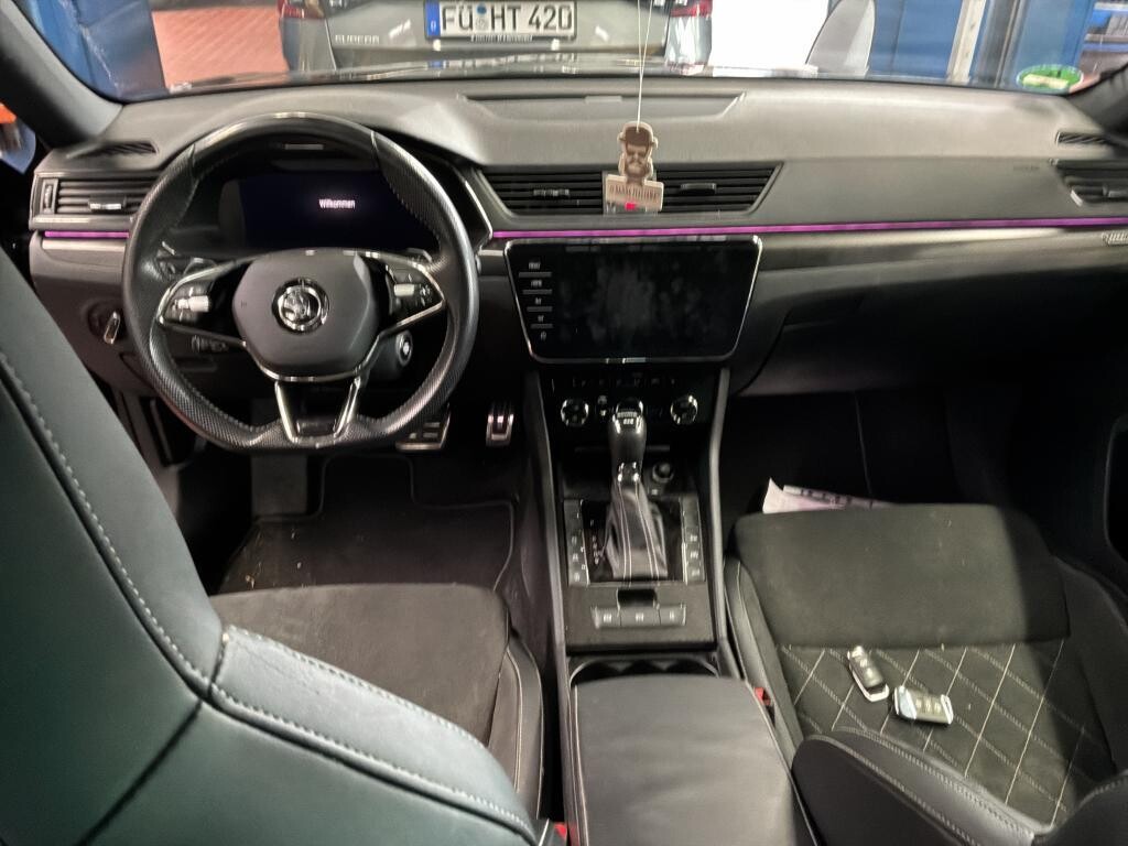 Škoda Superb Combi - zdjęcie 4