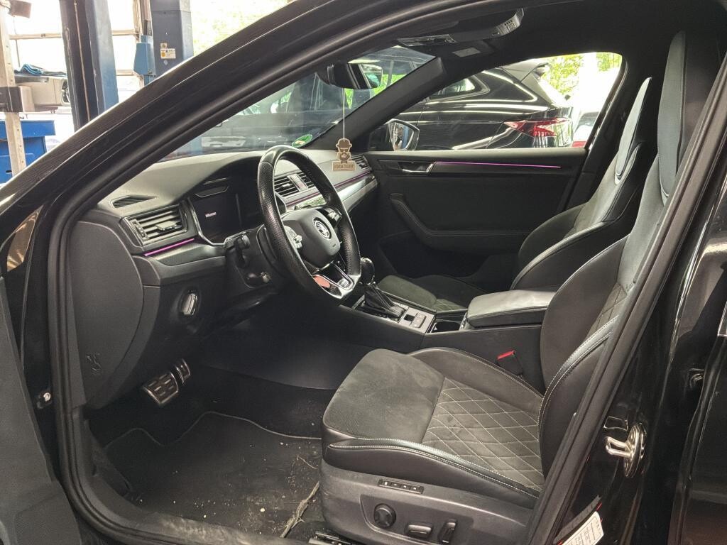 Škoda Superb Combi - zdjęcie 6