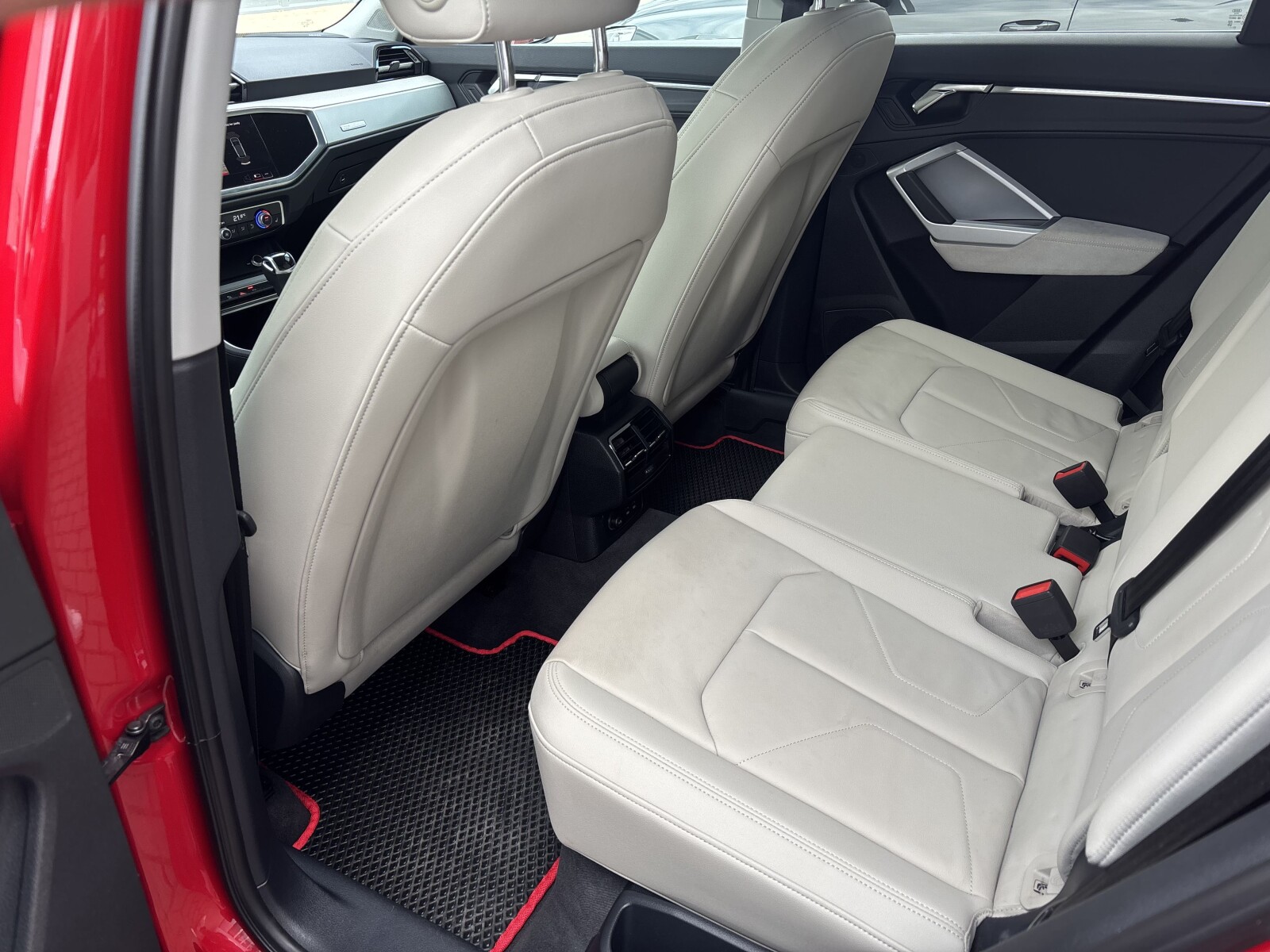 Audi Q3 Sportback - zdjęcie 31