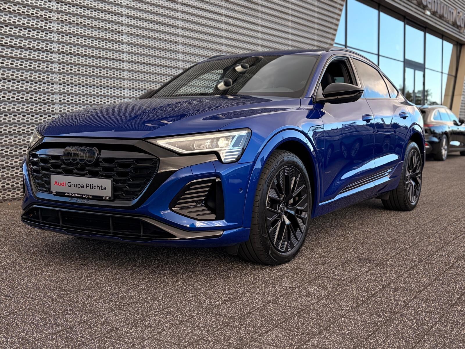 Audi Q8 Sportback e-tron - zdjęcie 8
