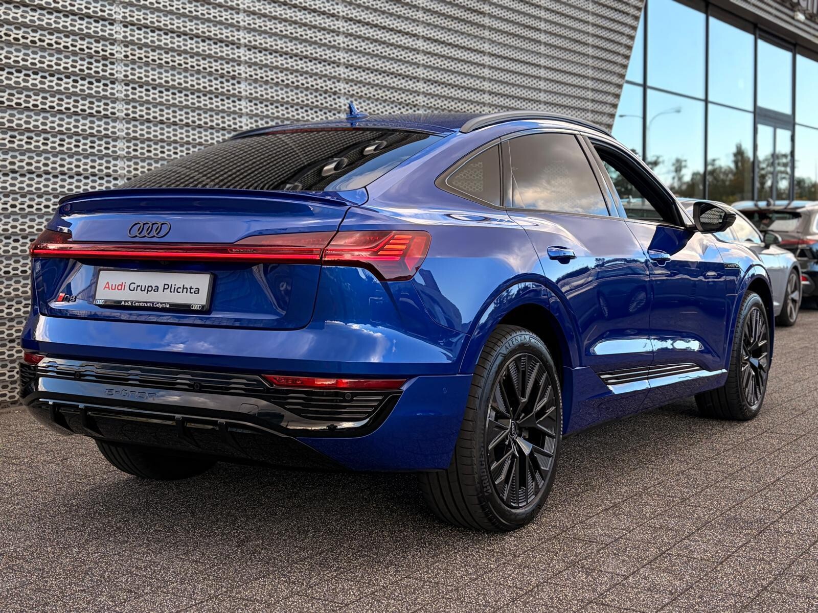 Audi Q8 Sportback e-tron - zdjęcie 10