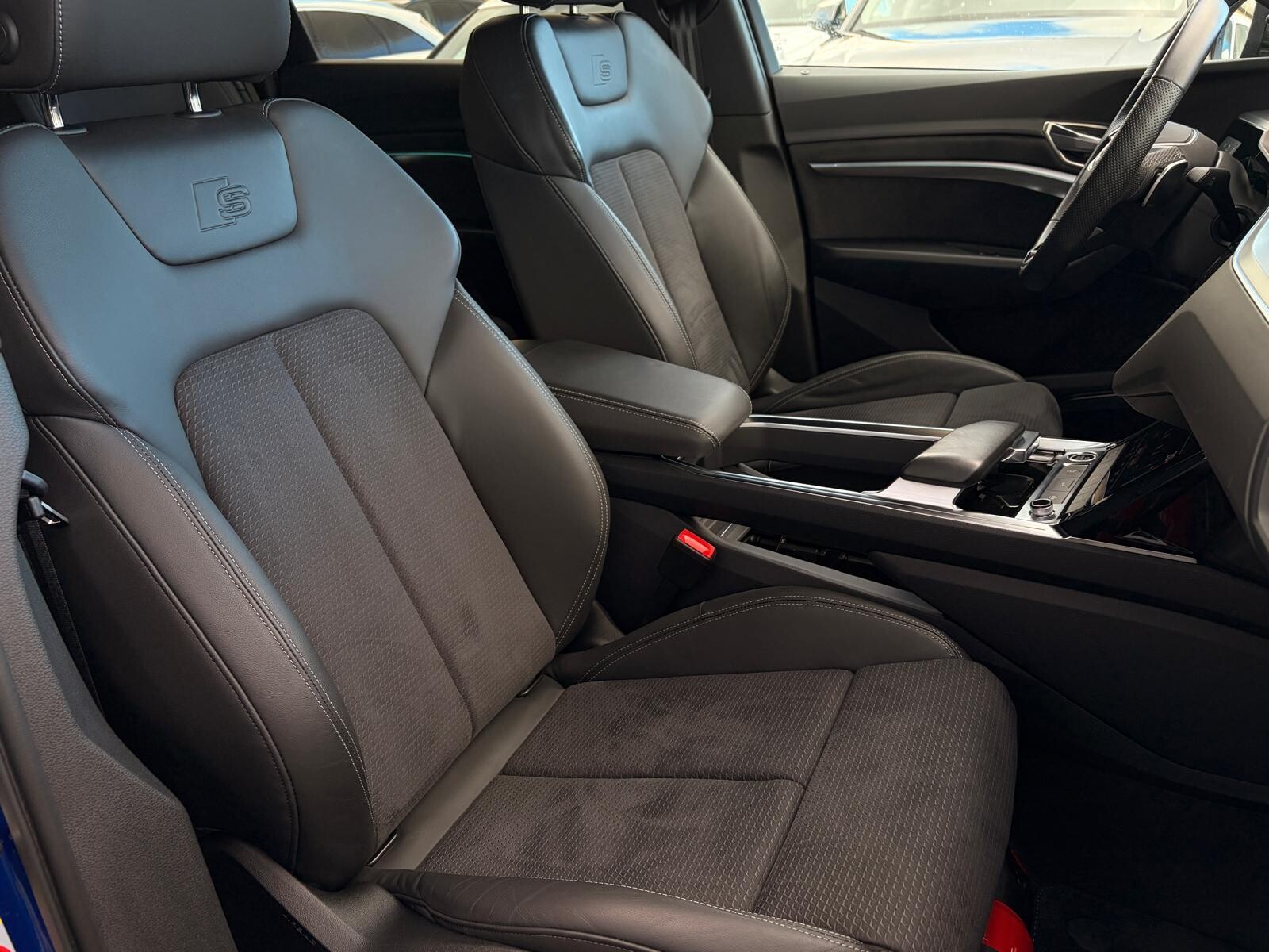 Audi Q8 Sportback e-tron - zdjęcie 20