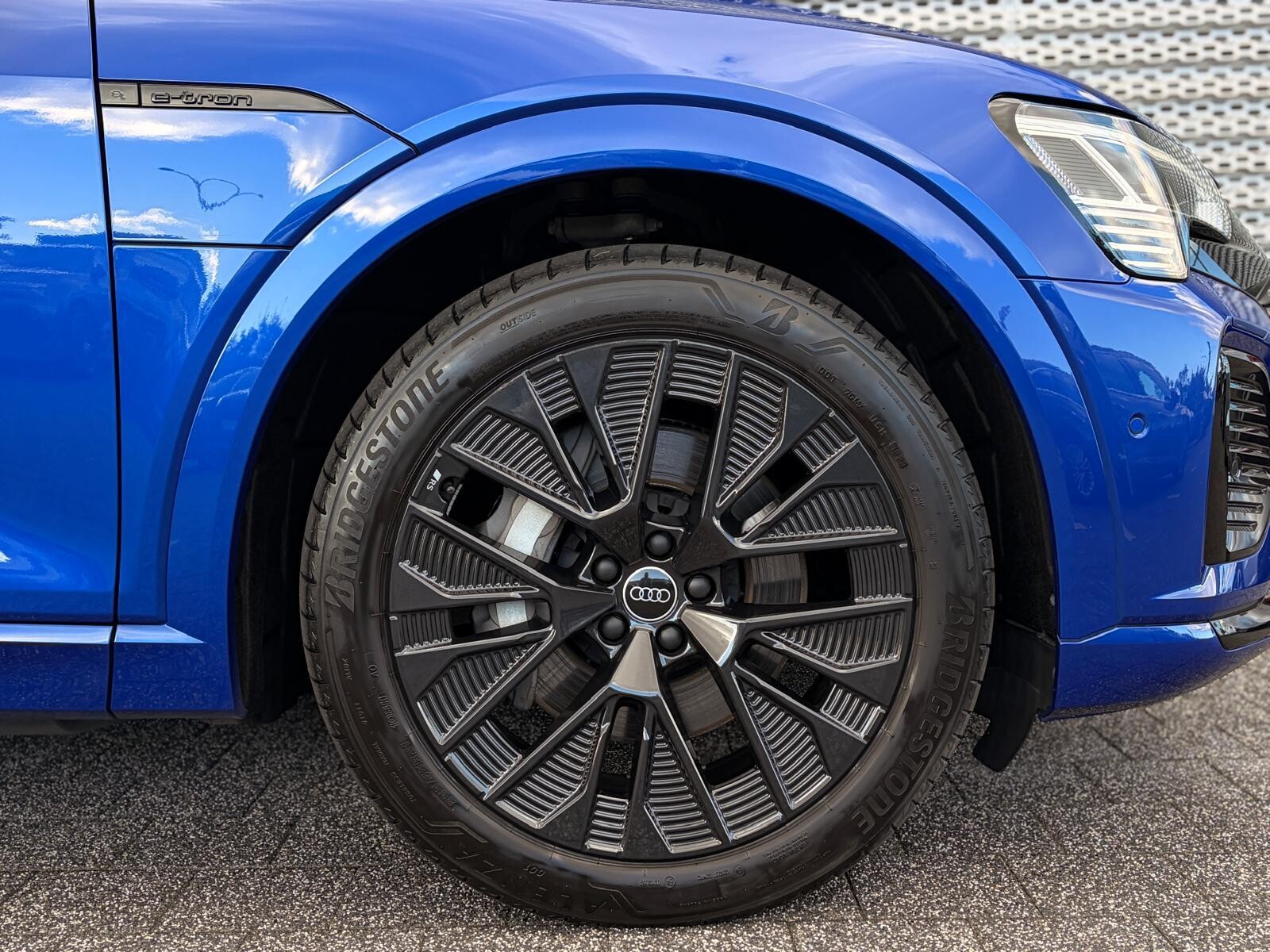 Audi Q8 Sportback e-tron - zdjęcie 9