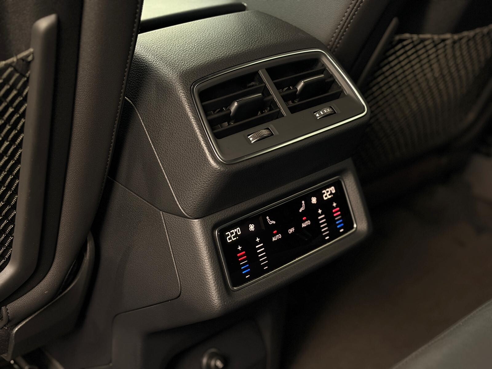 Audi Q8 Sportback e-tron - zdjęcie 18