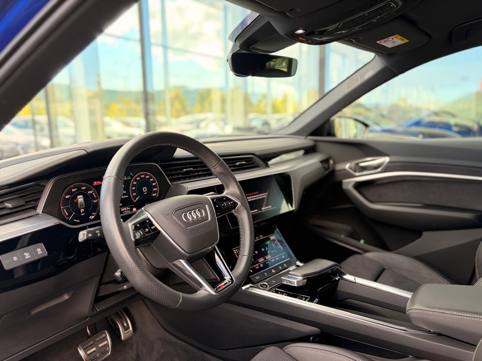 Audi Q8 Sportback e-tron - zdjęcie 13