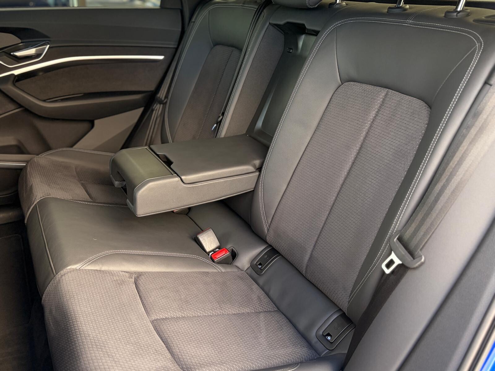 Audi Q8 Sportback e-tron - zdjęcie 17