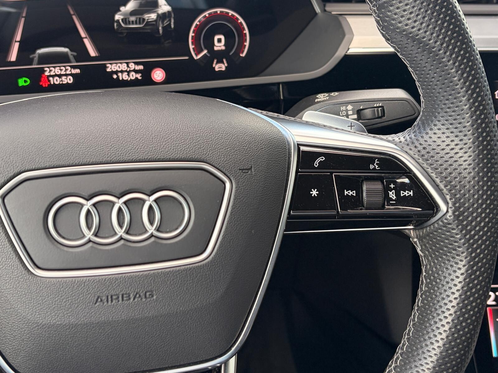 Audi Q8 Sportback e-tron - zdjęcie 25