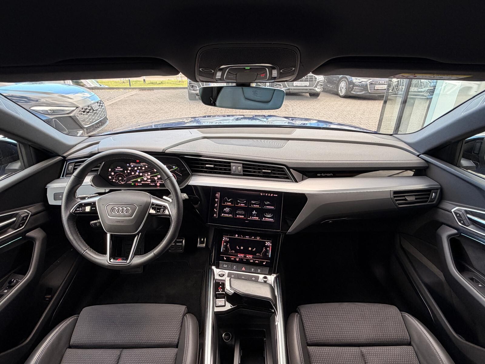 Audi Q8 Sportback e-tron - zdjęcie 22