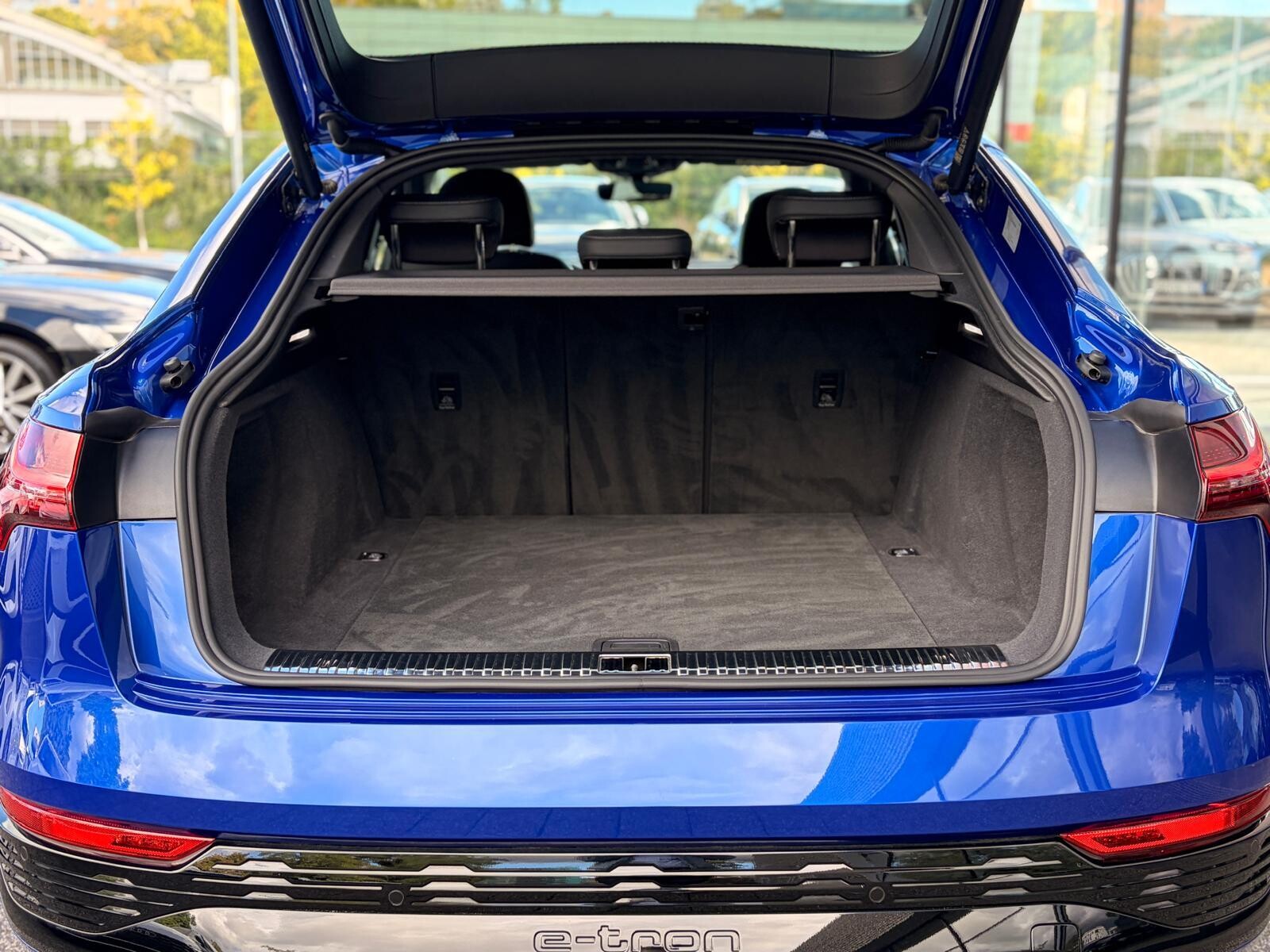 Audi Q8 Sportback e-tron - zdjęcie 11