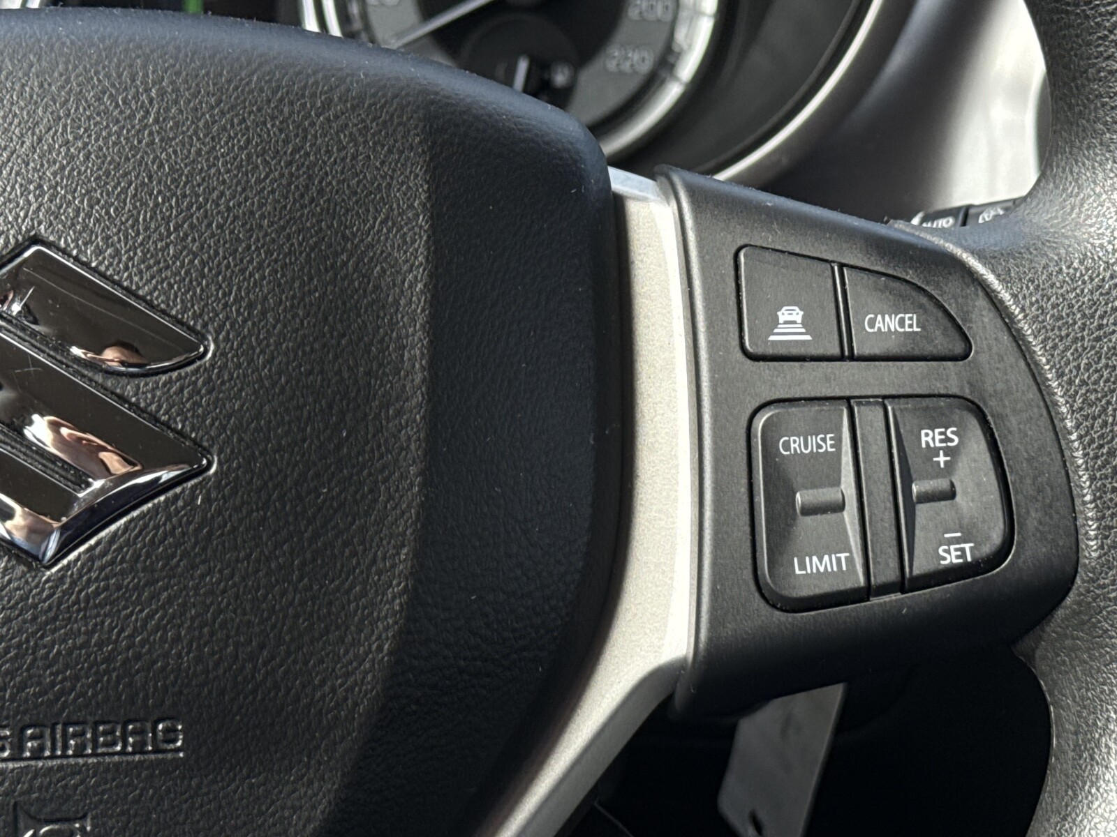 Suzuki Vitara - zdjęcie 16
