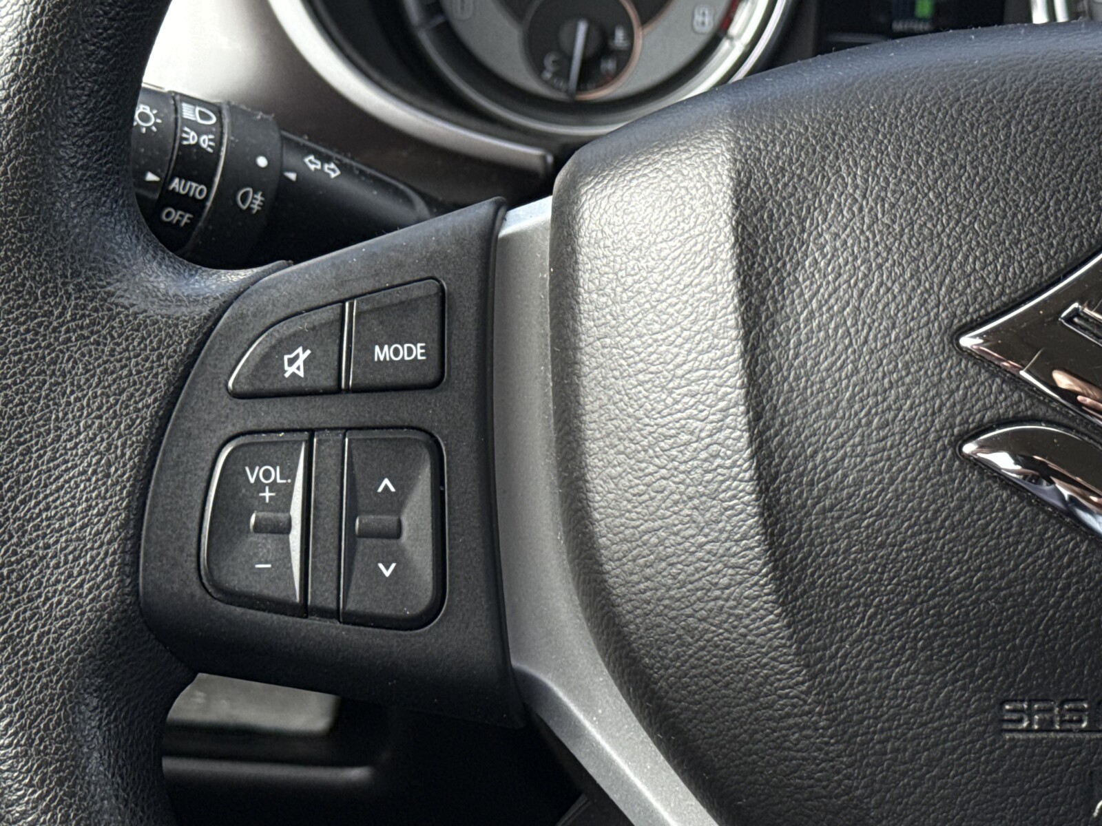 Suzuki Vitara - zdjęcie 15