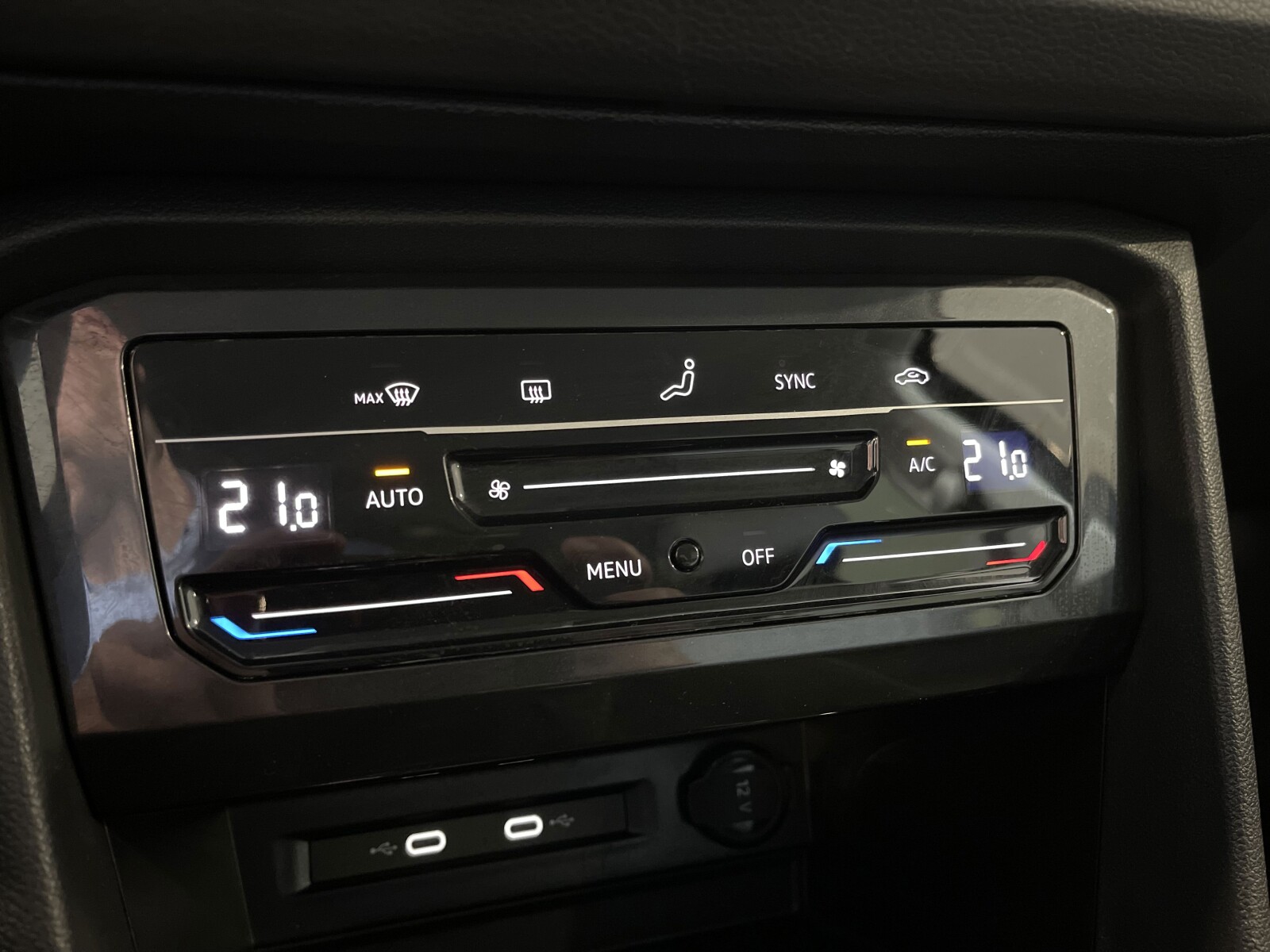 Volkswagen Tiguan - zdjęcie 20