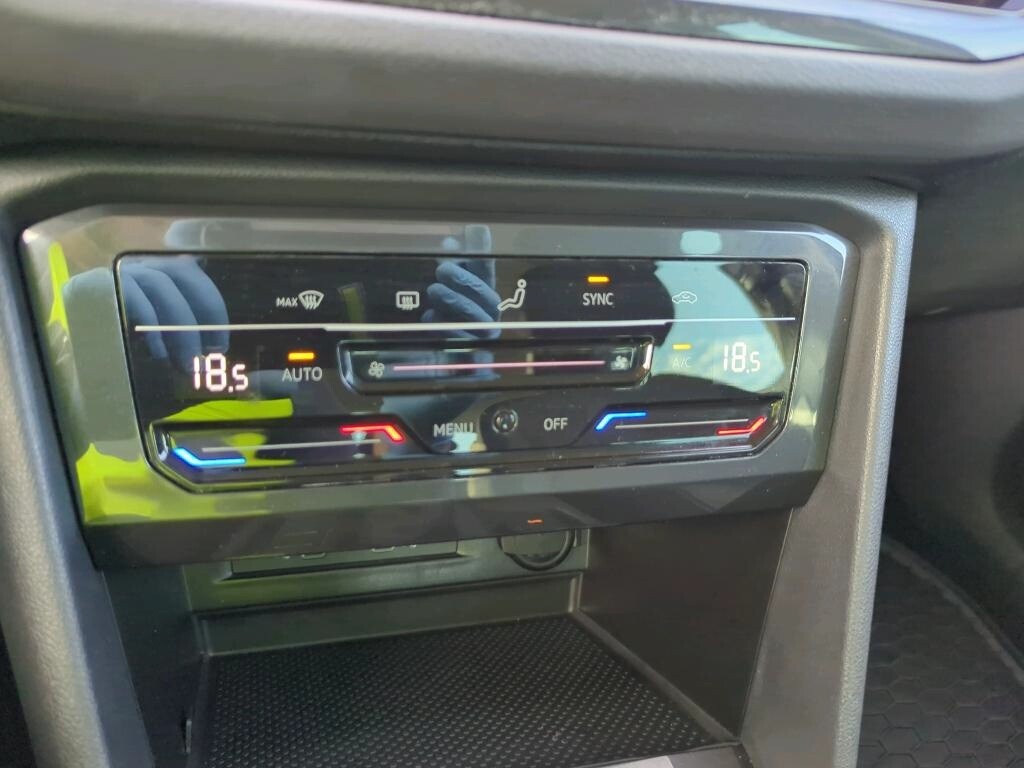 Volkswagen Tiguan - zdjęcie 9