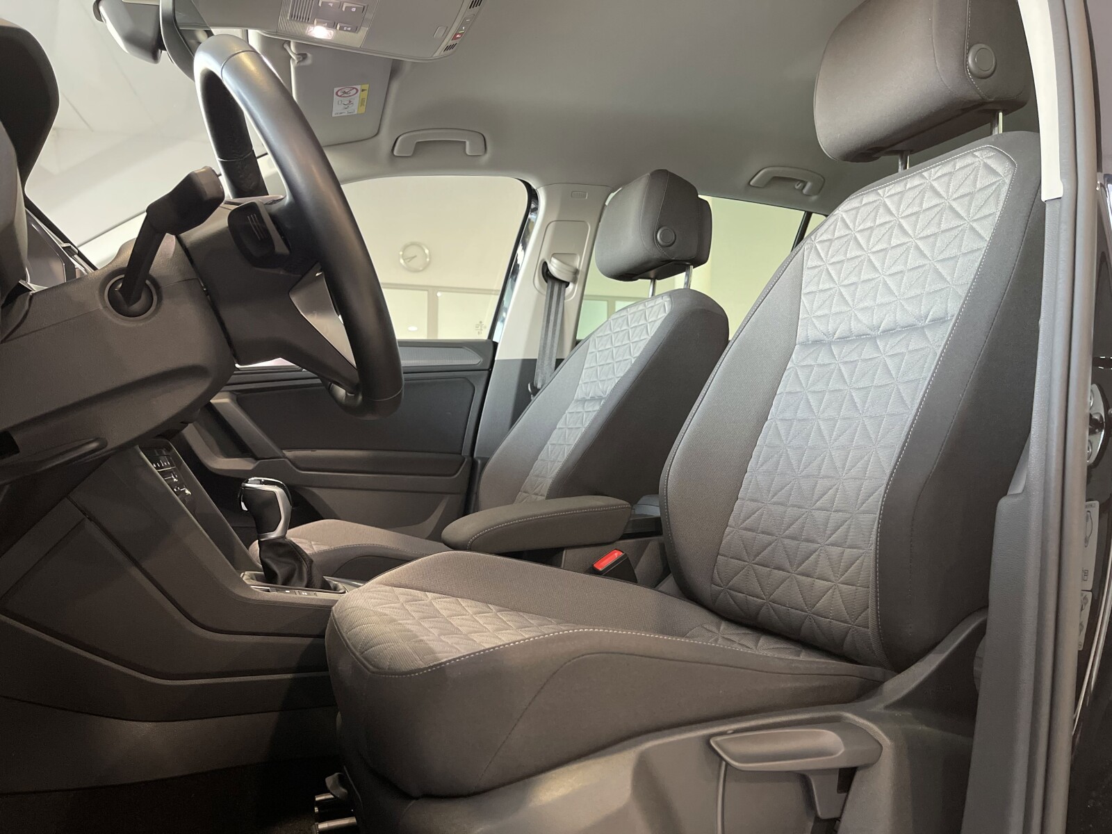 Volkswagen Tiguan - zdjęcie 9
