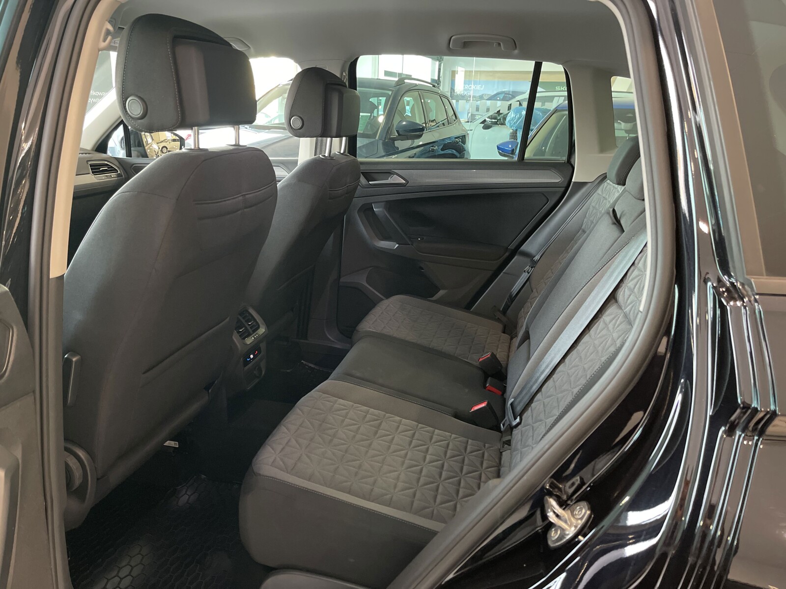 Volkswagen Tiguan - zdjęcie 10