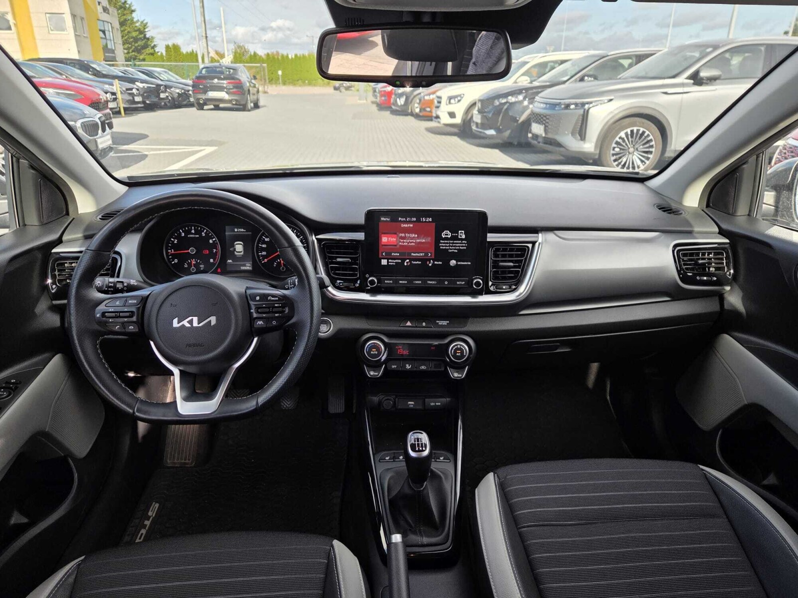 Kia Stonic - zdjęcie 18
