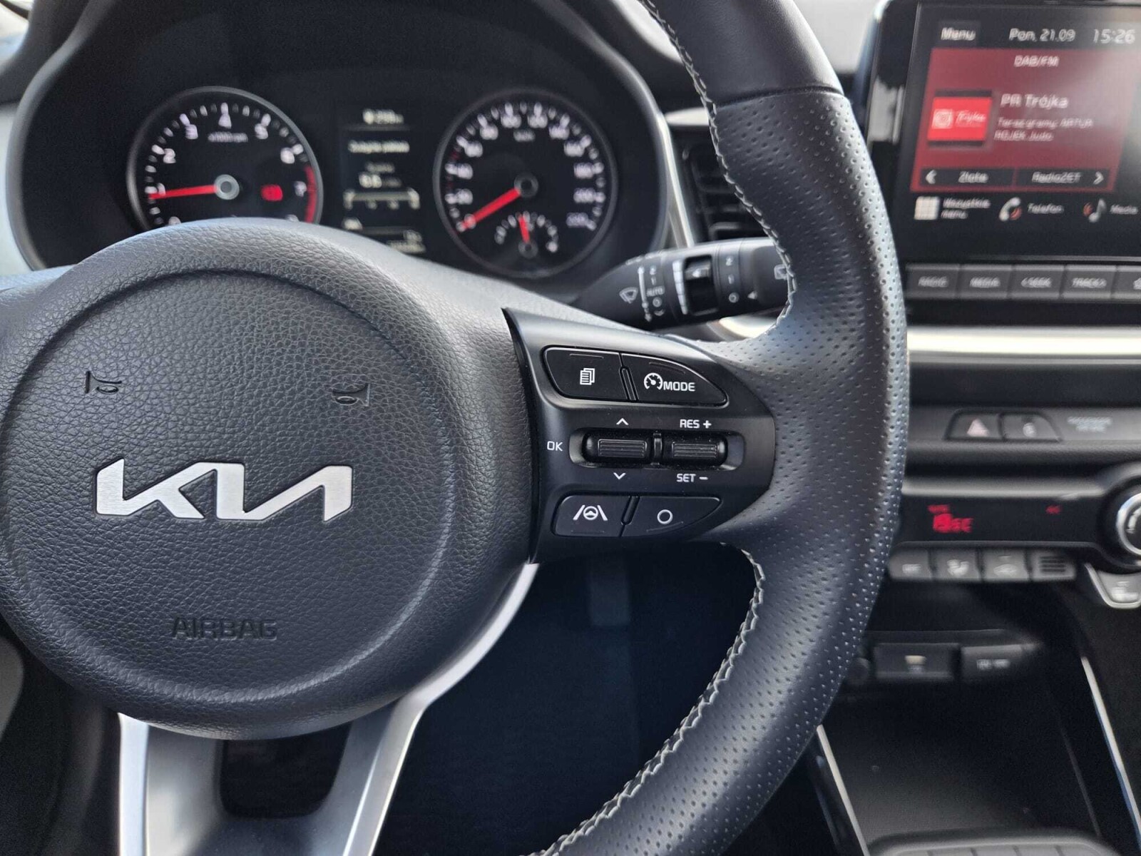 Kia Stonic - zdjęcie 16