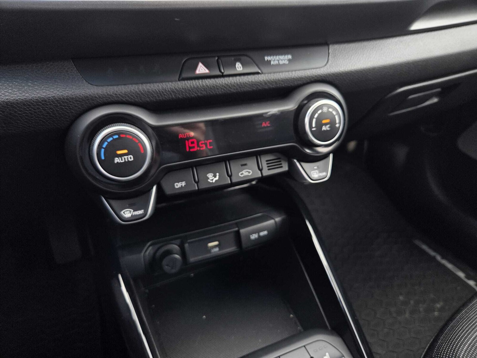 Kia Stonic - zdjęcie 13