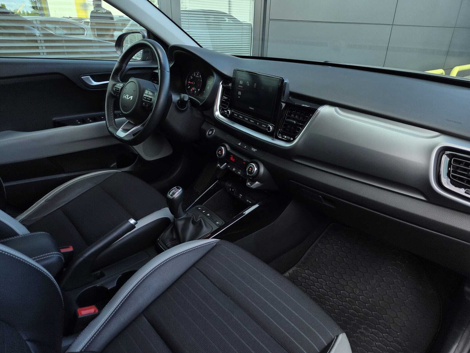 Kia Stonic - zdjęcie 12