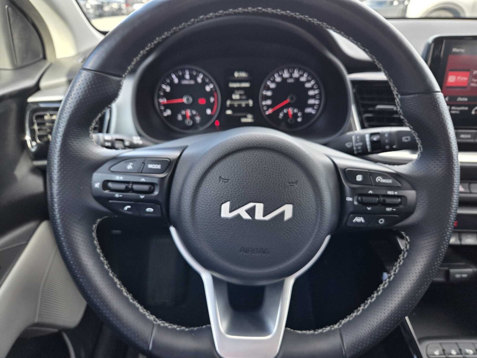 Kia Stonic - zdjęcie 14