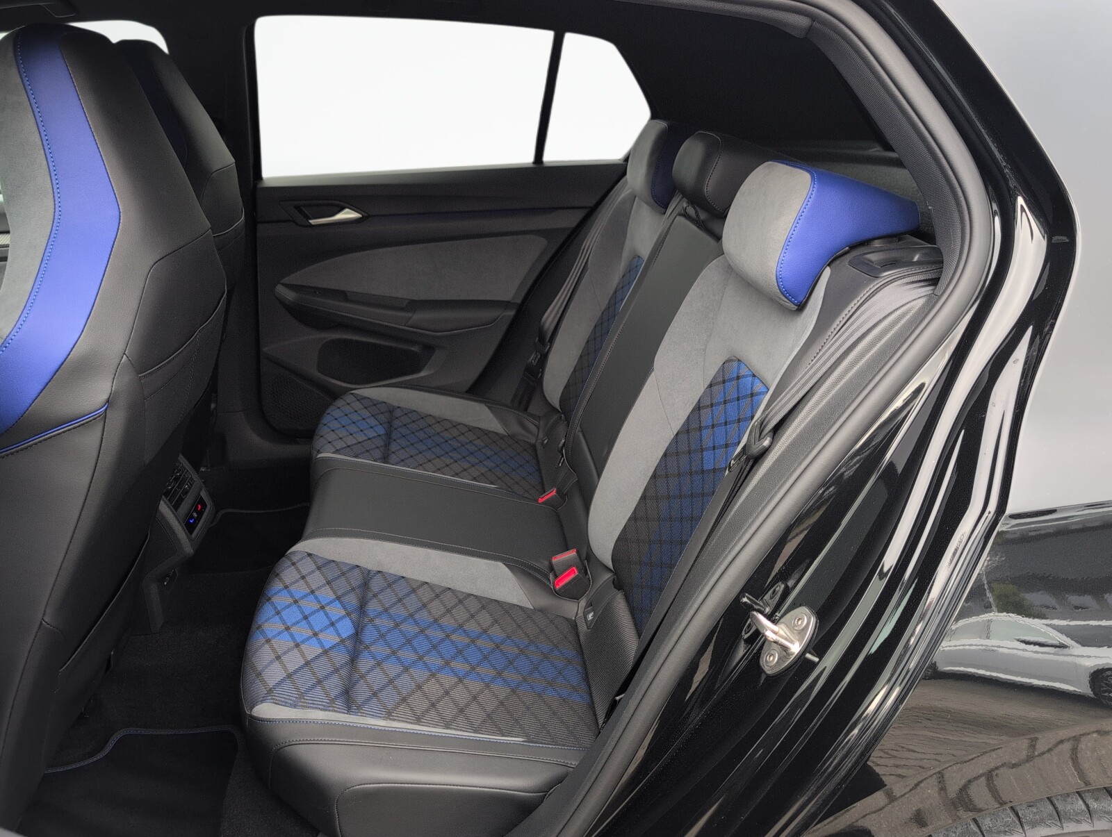 Volkswagen Golf - zdjęcie 11