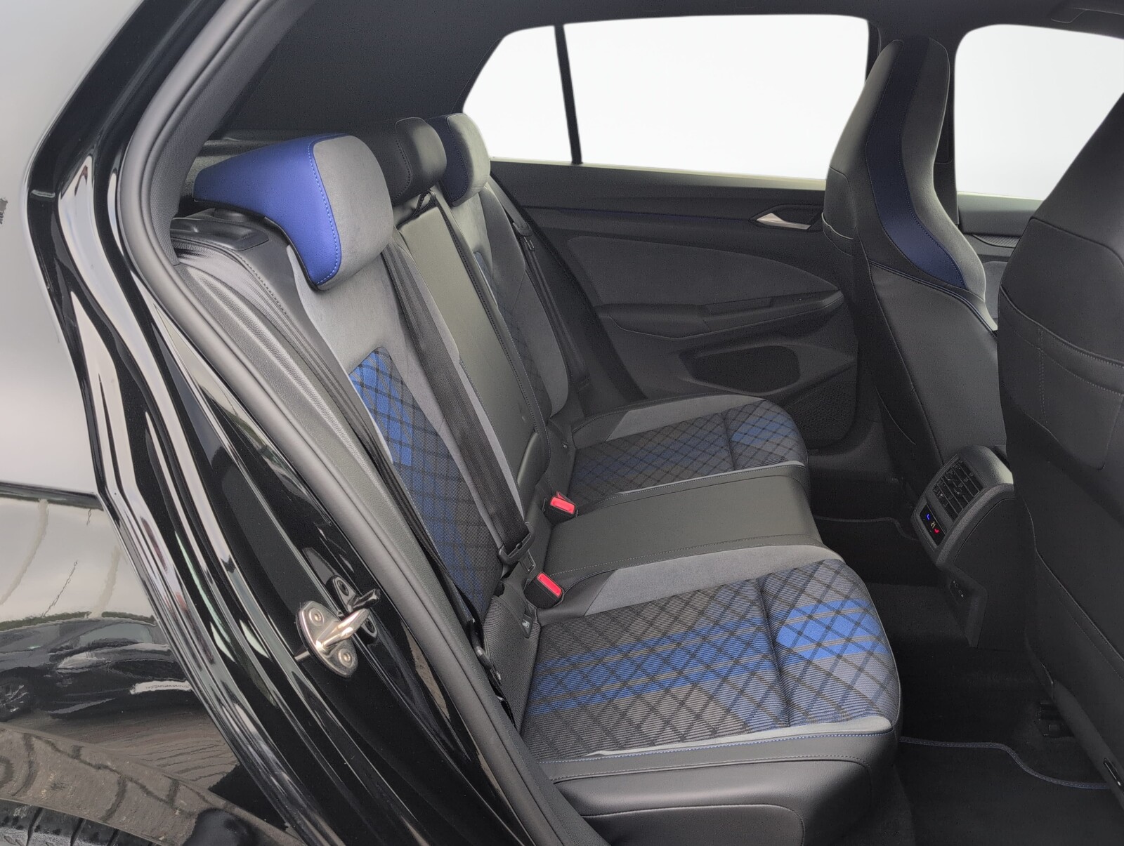 Volkswagen Golf - zdjęcie 12
