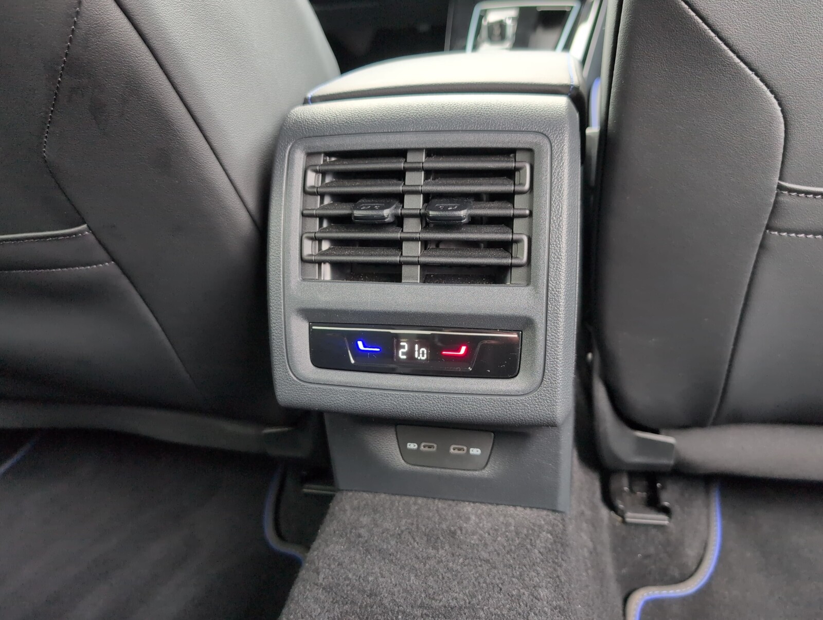 Volkswagen Golf - zdjęcie 13