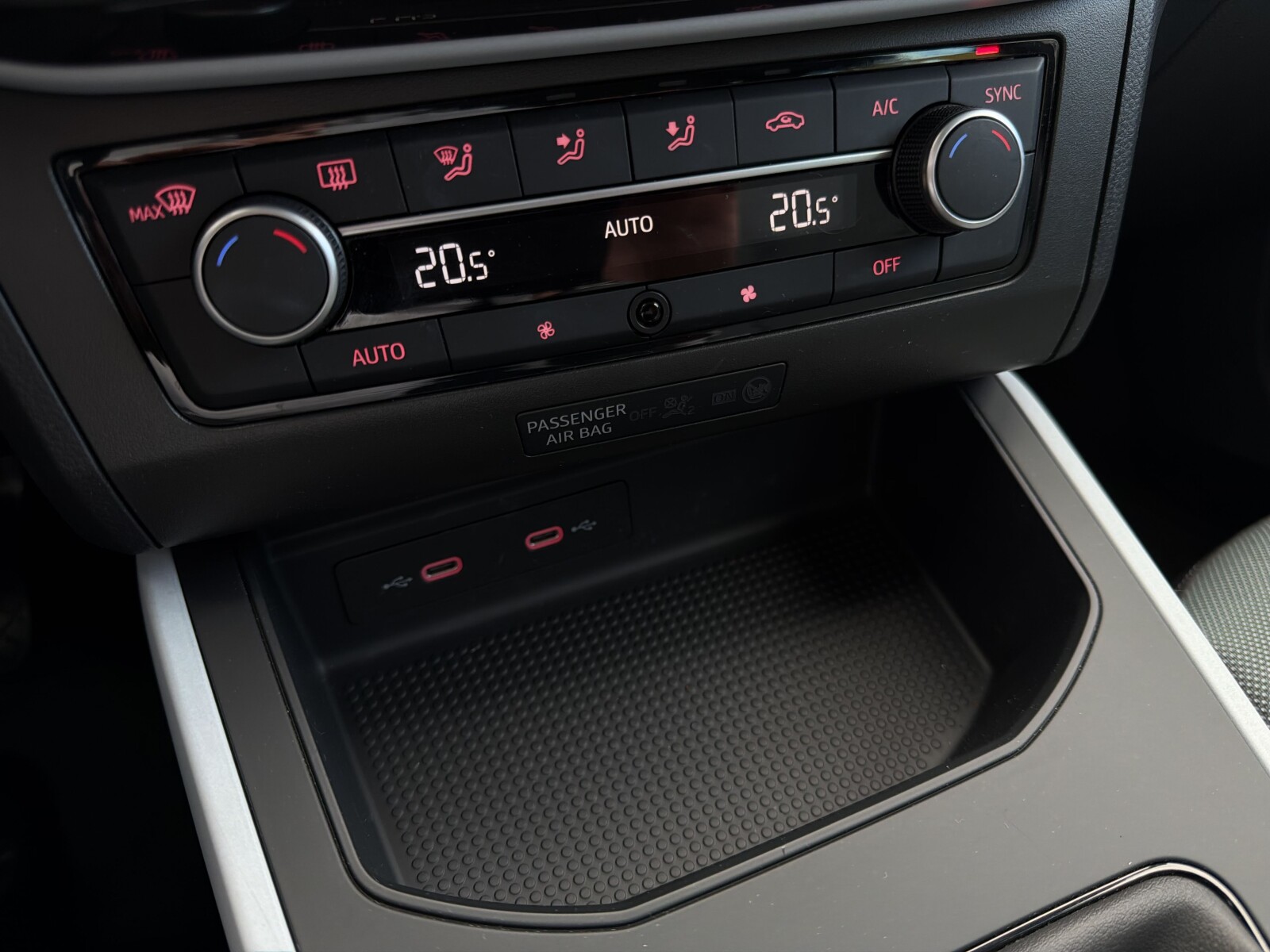 Seat Arona - zdjęcie 16
