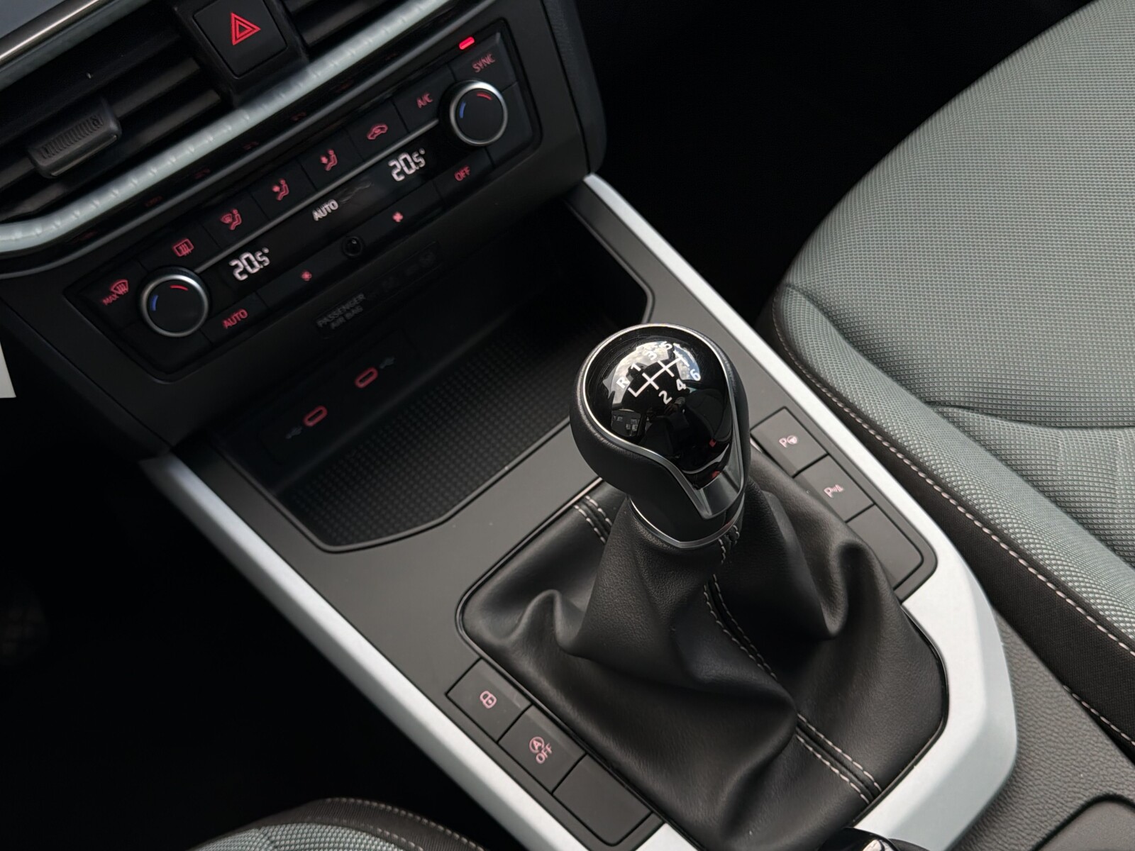 Seat Arona - zdjęcie 17