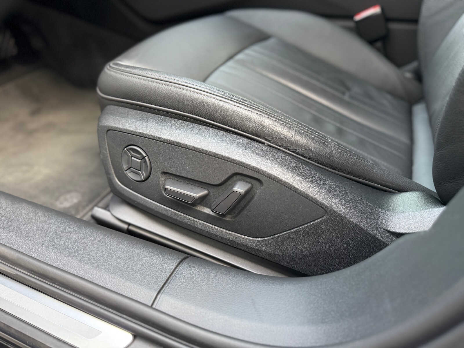 Audi A6 Avant - zdjęcie 19
