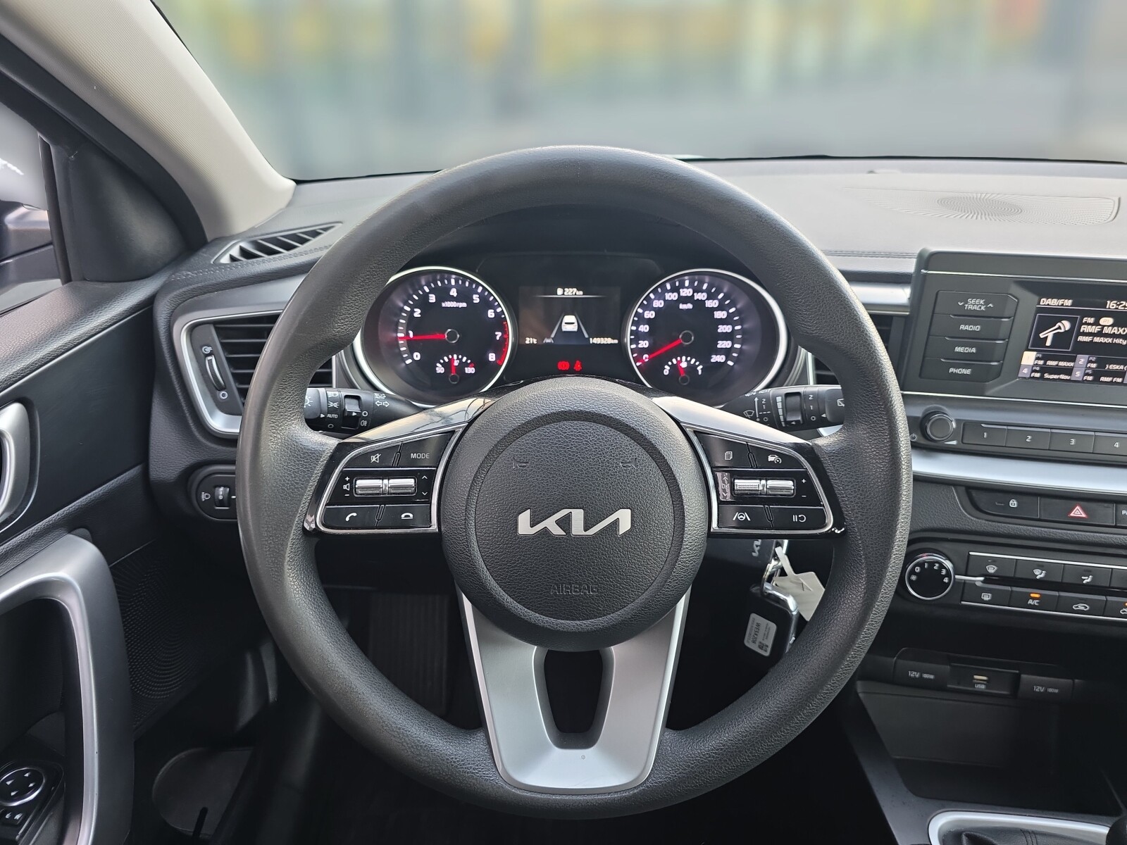 Kia Ceed - zdjęcie 12