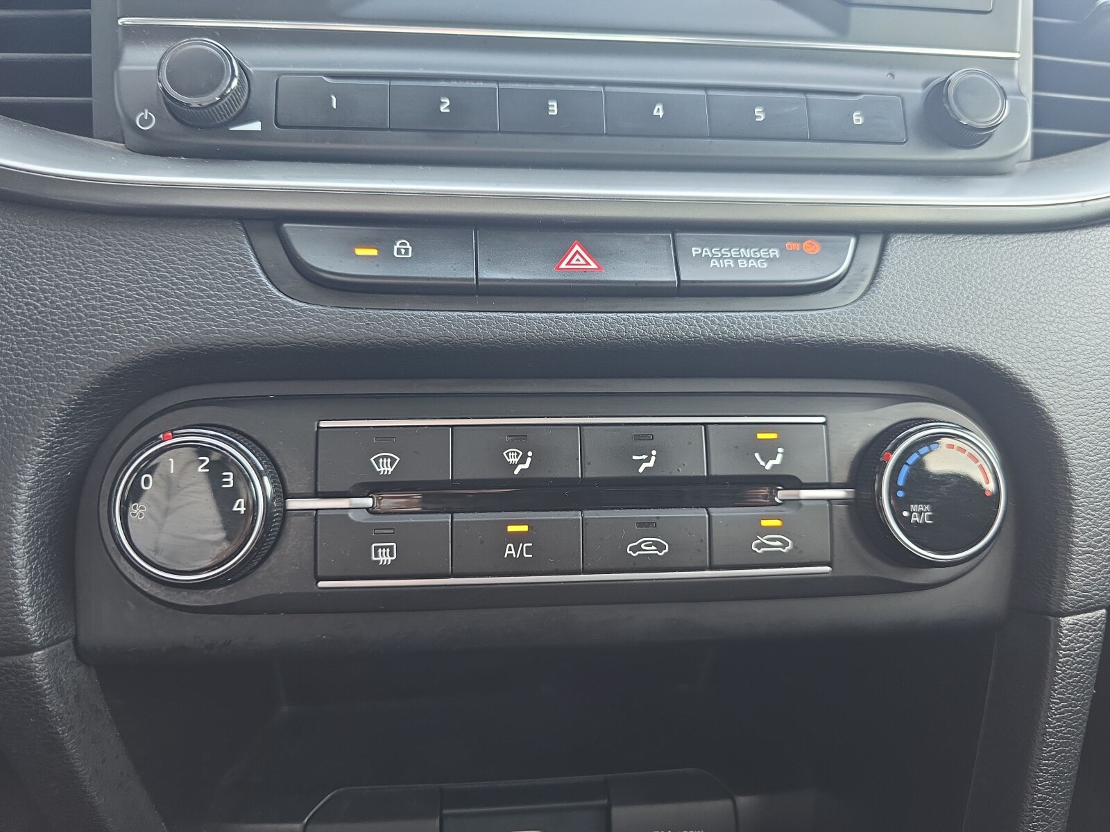 Kia Ceed - zdjęcie 23