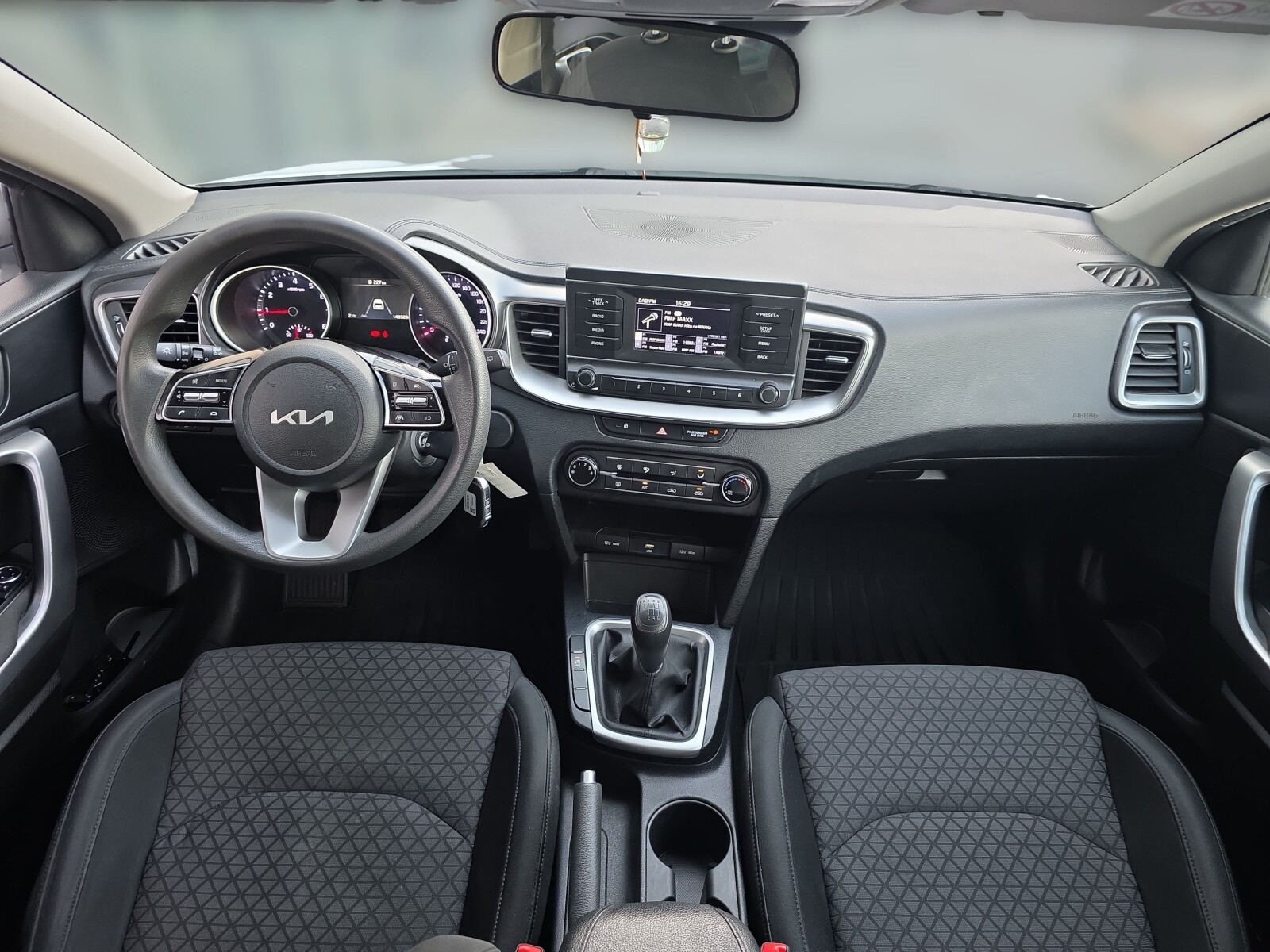 Kia Ceed - zdjęcie 19