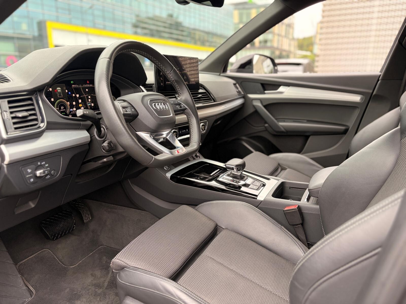 Audi Q5 Sportback TFSI e - zdjęcie 12